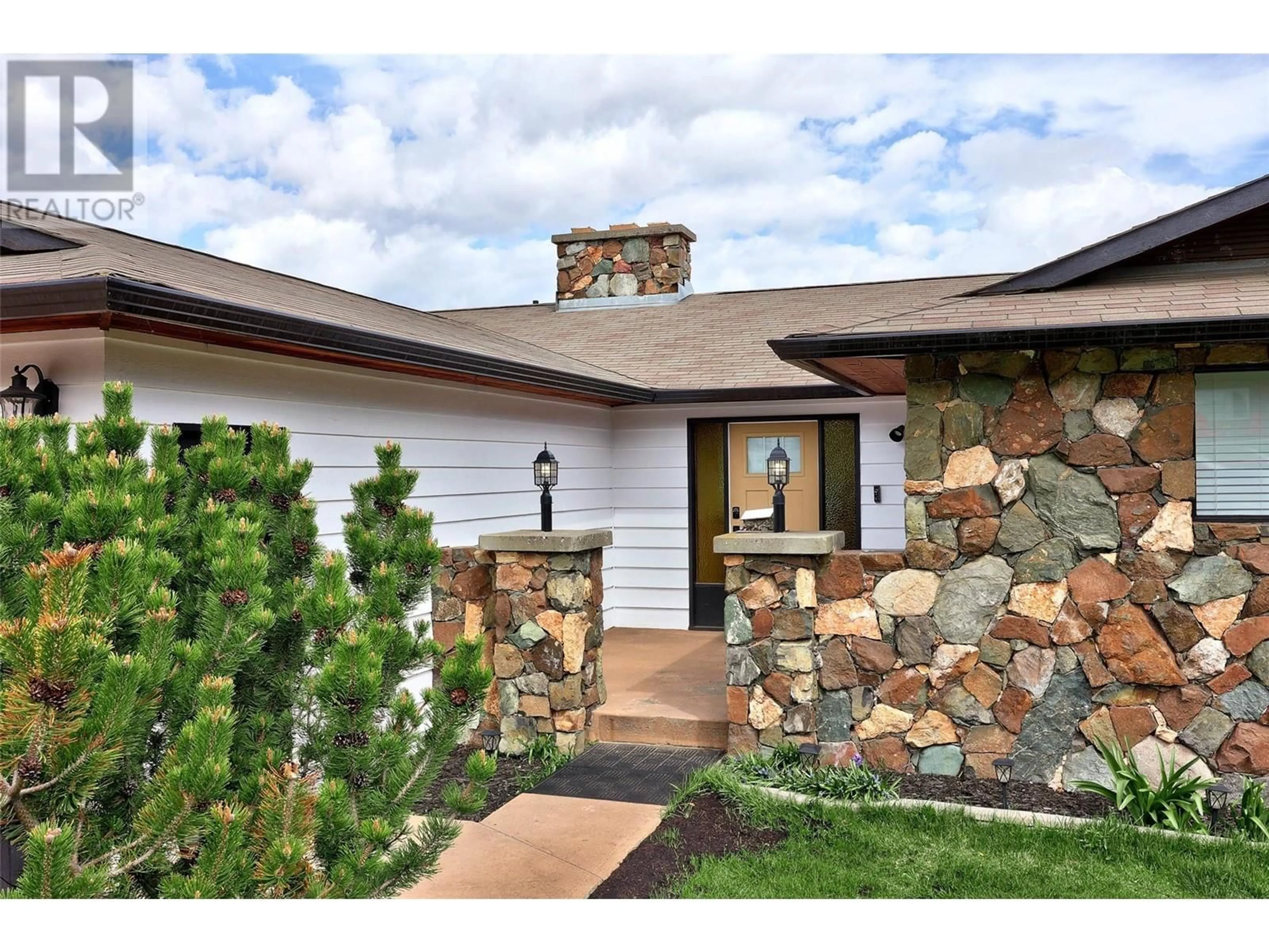 Home with brick exterior material, unknown for 356 GLENEAGLES DRIVE, Kamloops British Columbia V2E1Z4