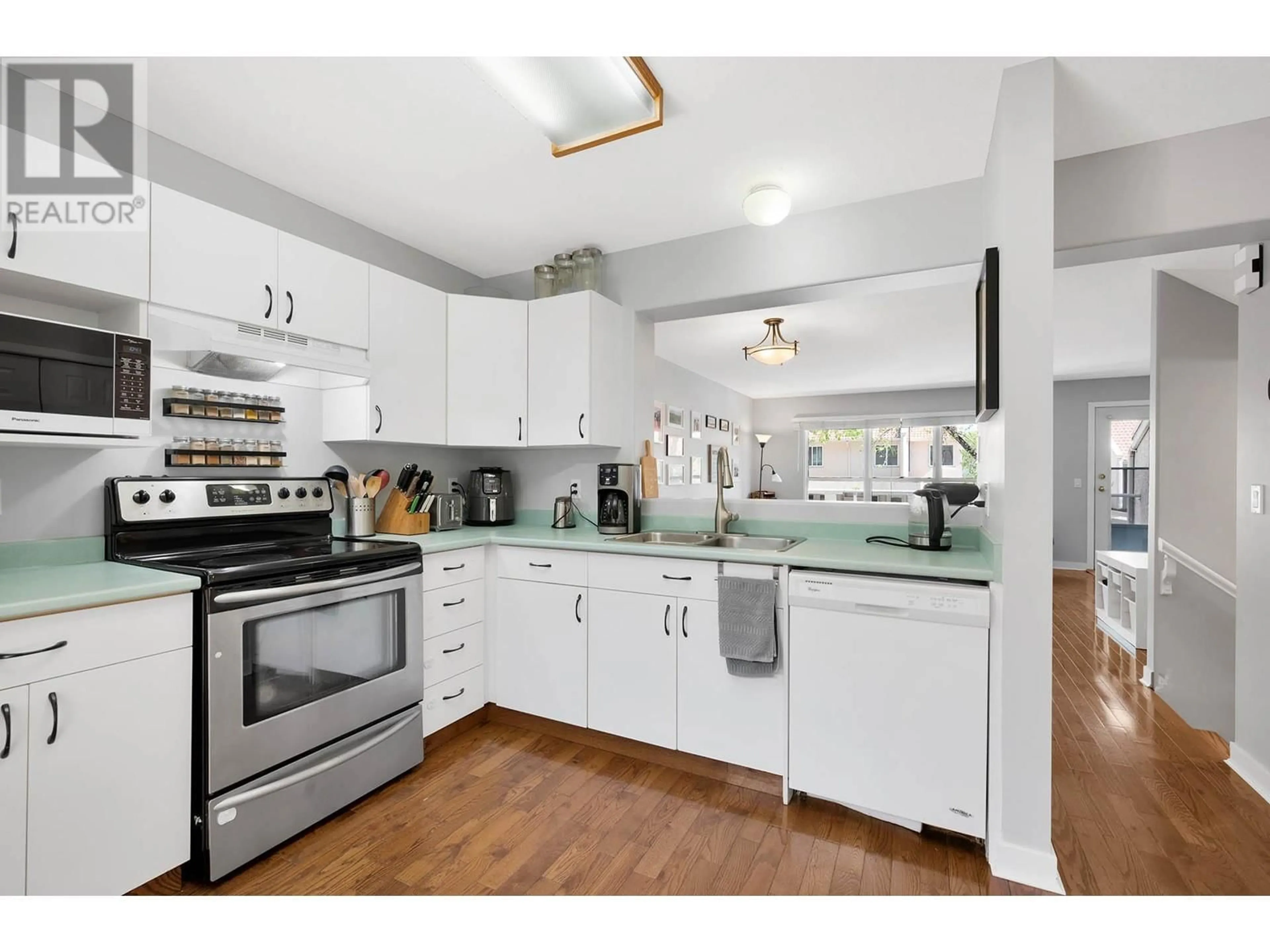 Open concept kitchen, unknown for 22 - 383 COLUMBIA STREET, Kamloops British Columbia V2C1K5