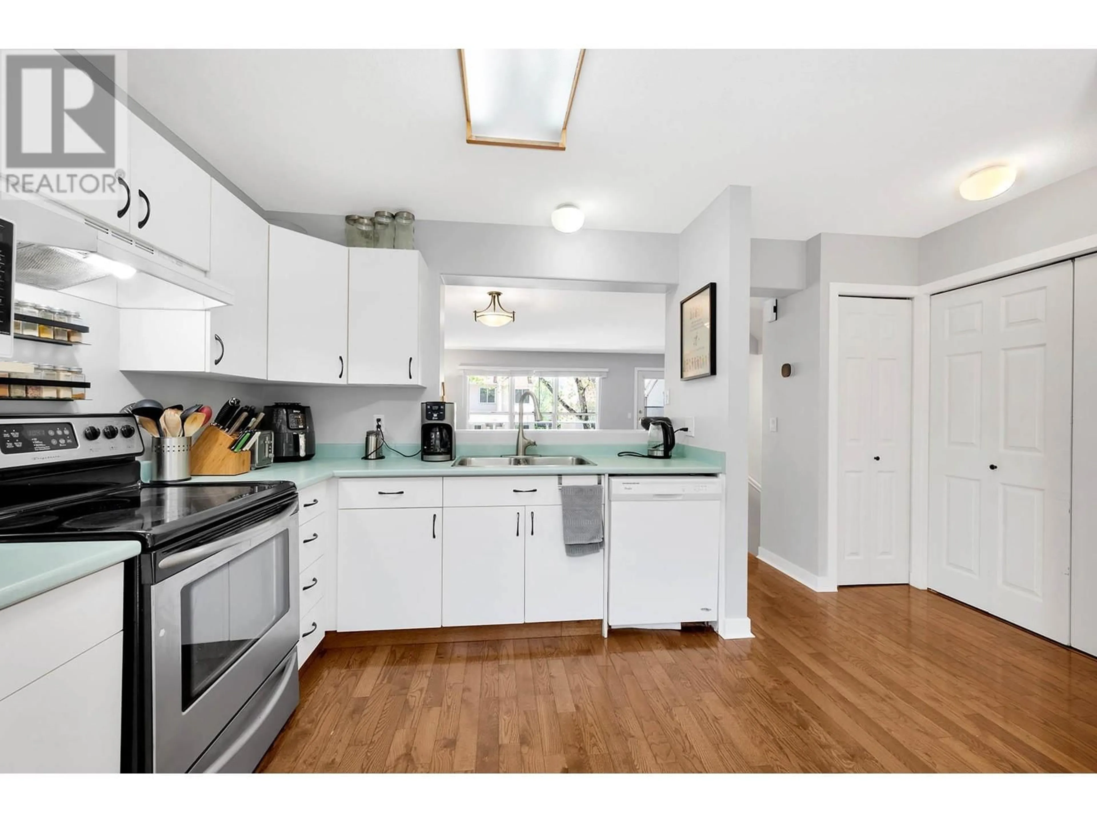 Standard kitchen, unknown for 22 - 383 COLUMBIA STREET, Kamloops British Columbia V2C1K5