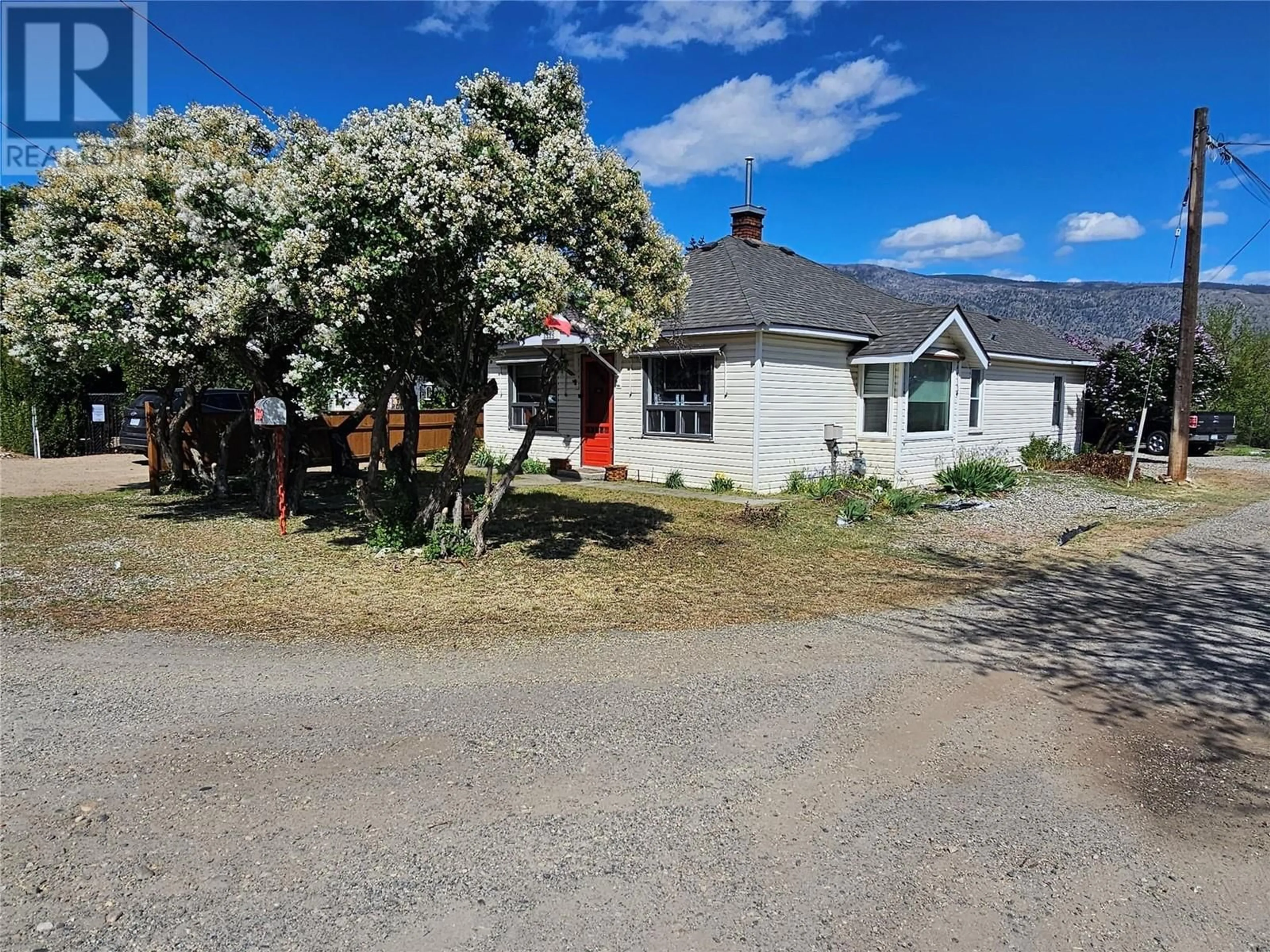 A pic from outside/outdoor area/front of a property/back of a property/a pic from drone, street for 6335 OKANAGAN STREET, Oliver British Columbia V0H1T0