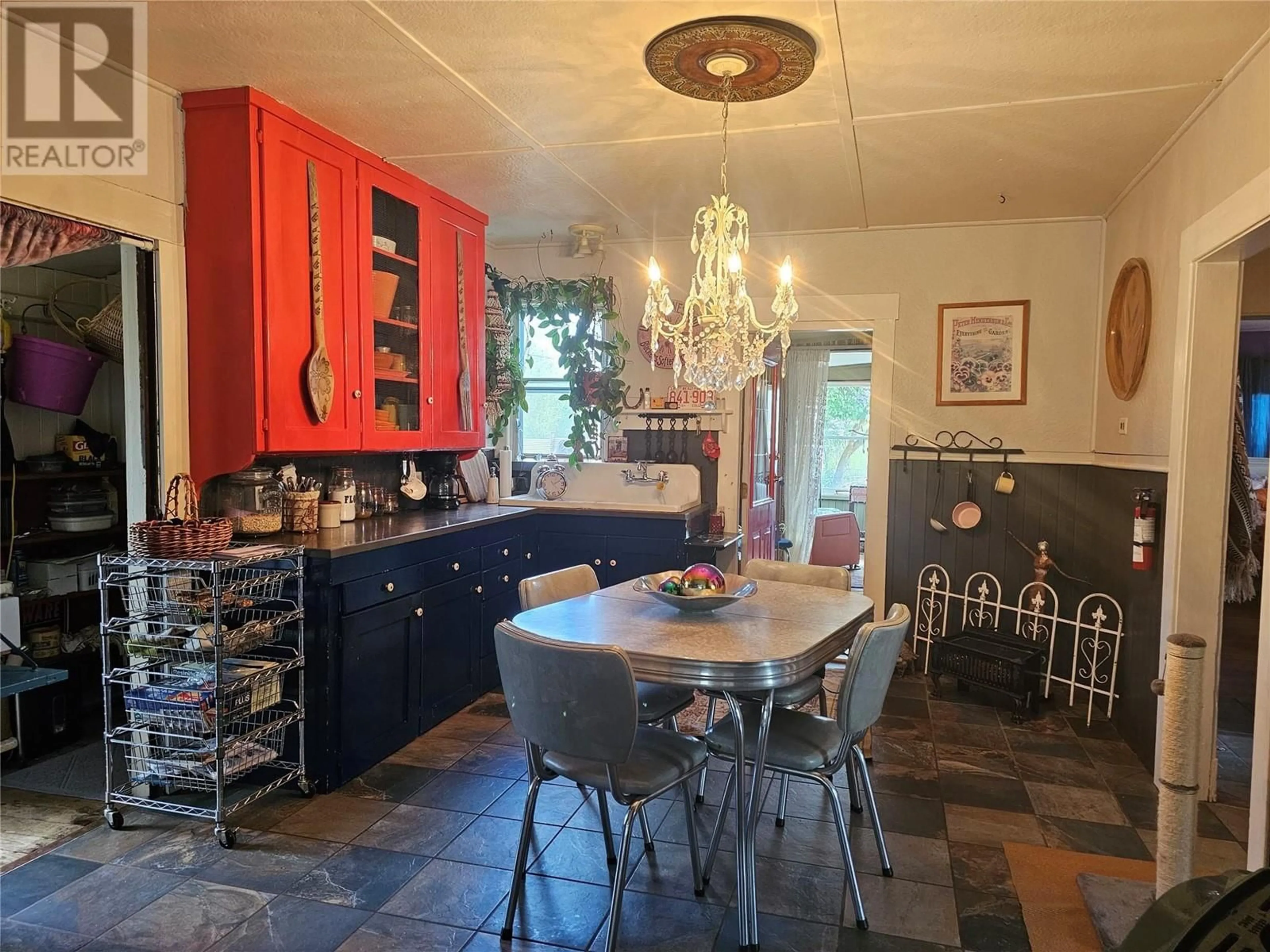 Dining room, ceramic/tile floor for 6335 OKANAGAN STREET, Oliver British Columbia V0H1T0