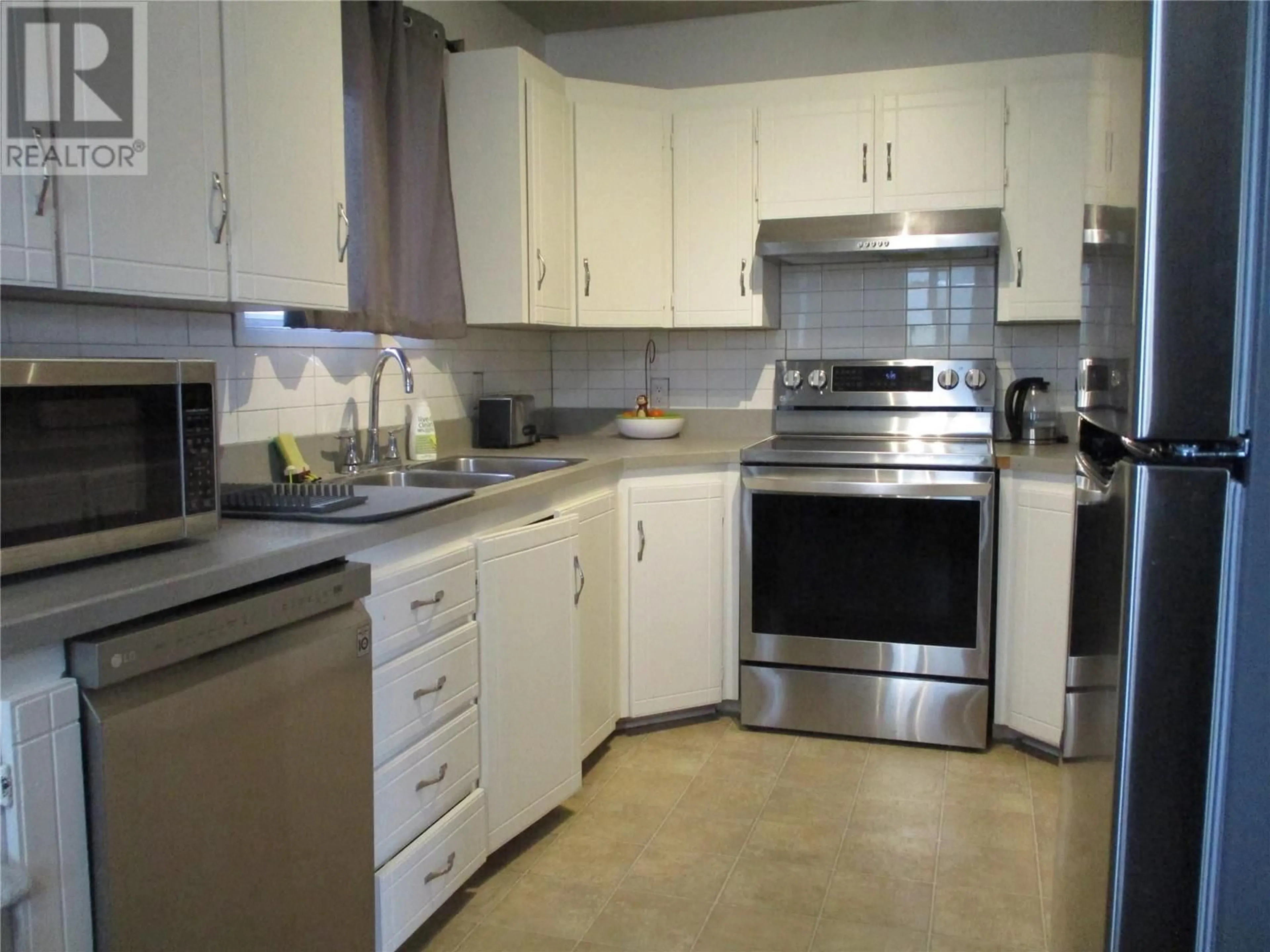 Standard kitchen, unknown for 2805 CAEN ROAD, Sorrento British Columbia V0E2W0