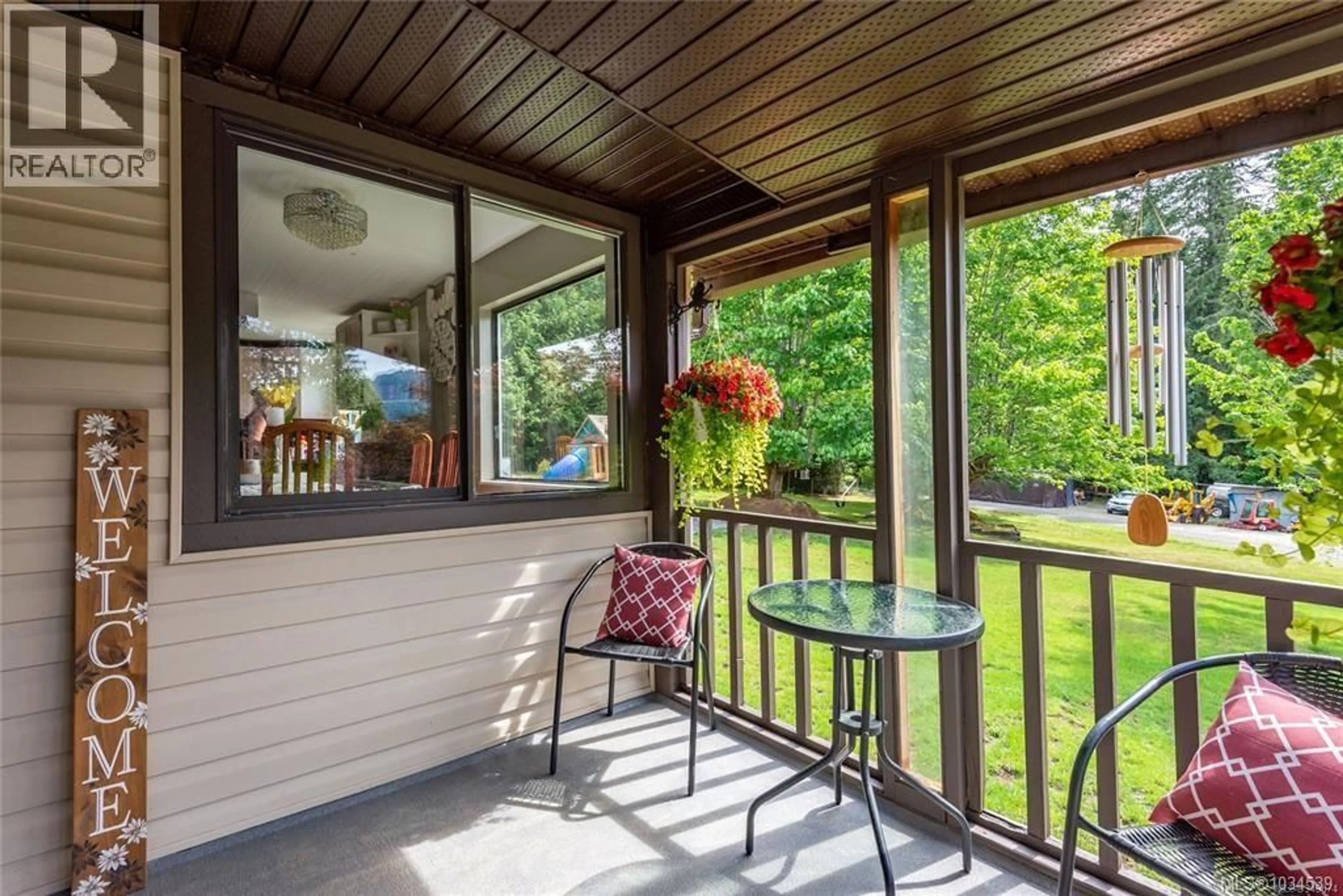 Patio, unknown for 973 ISLAND HIGHWAY, Sayward British Columbia V0P1R0