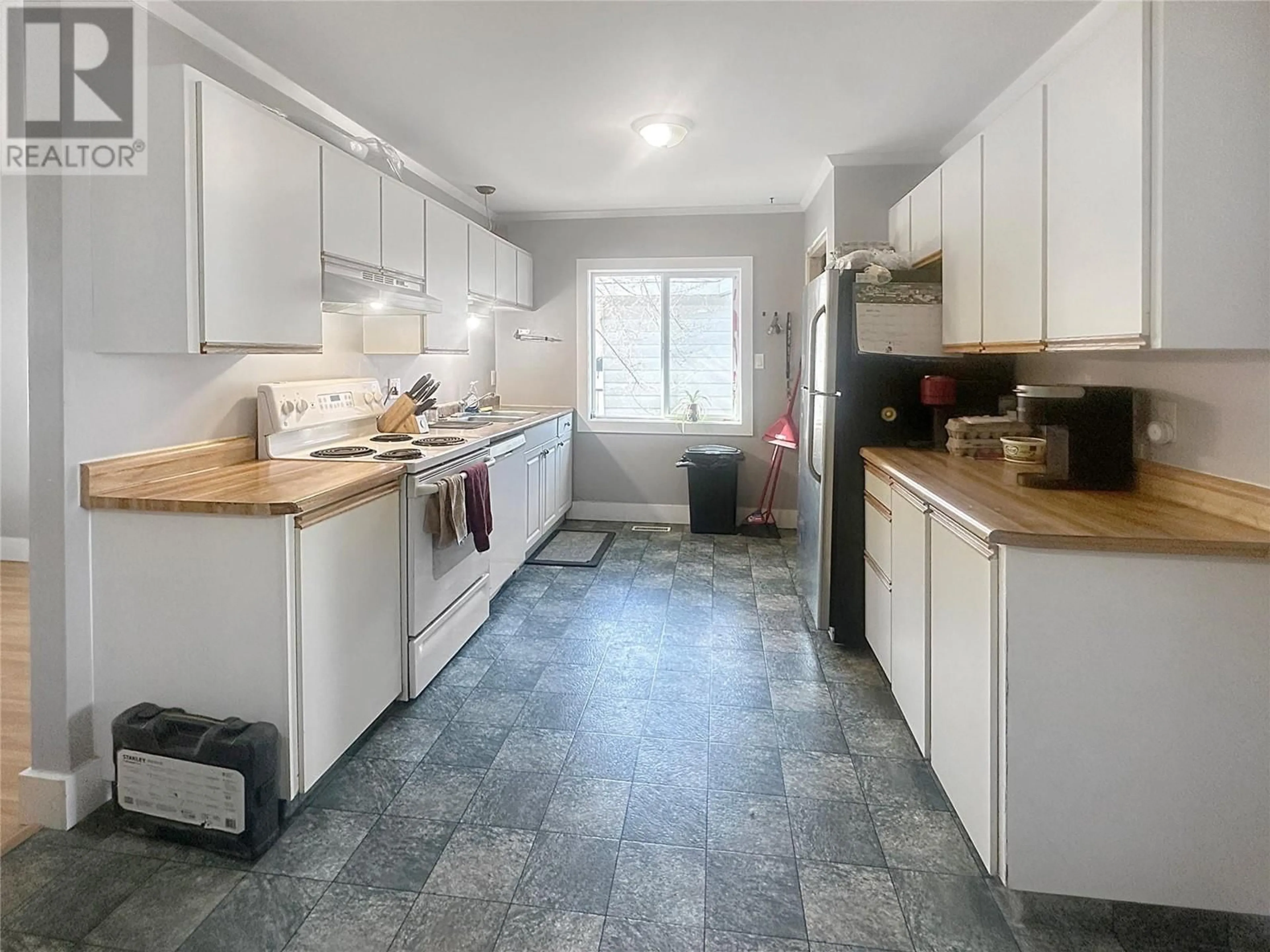 Standard kitchen, unknown for 709 22ND AVENUE NORTH, Cranbrook British Columbia V1C5J1