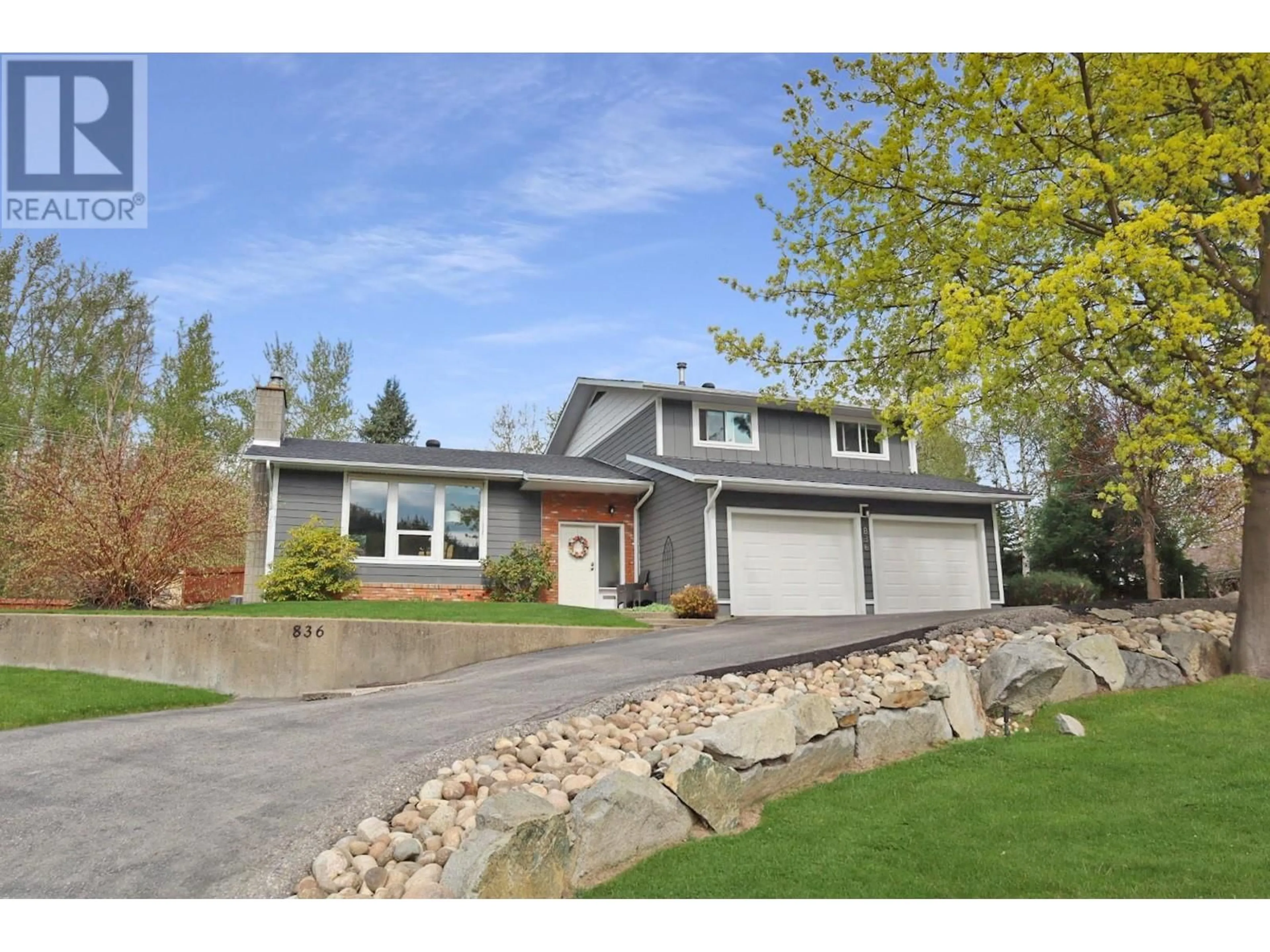Home with vinyl exterior material, street for 836 BURNS AVENUE, Warfield British Columbia V1R2G1