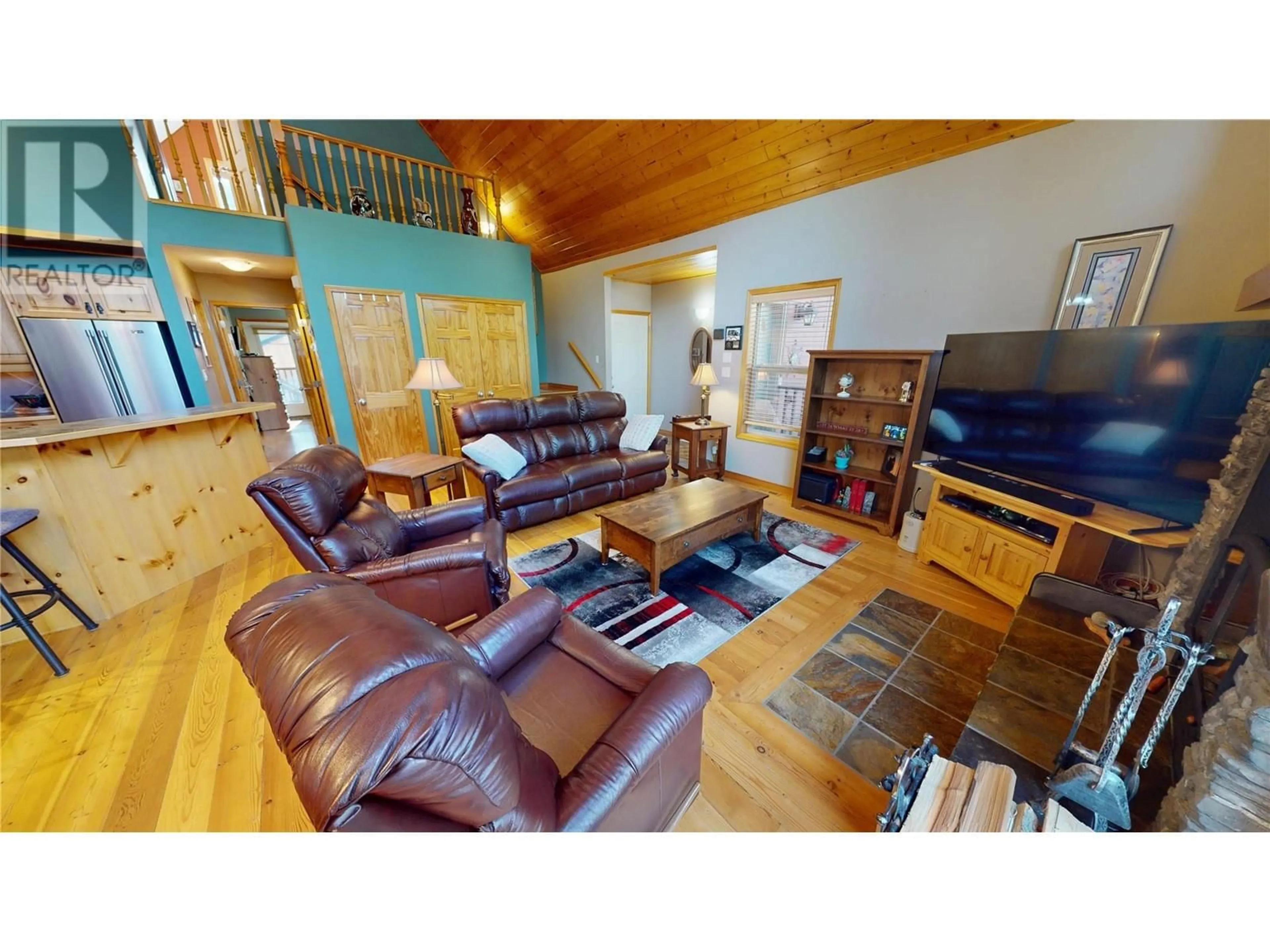 Living room with furniture, wood/laminate floor for 7508 PINE CONE LANE, Radium Hot Springs British Columbia V0A1M0