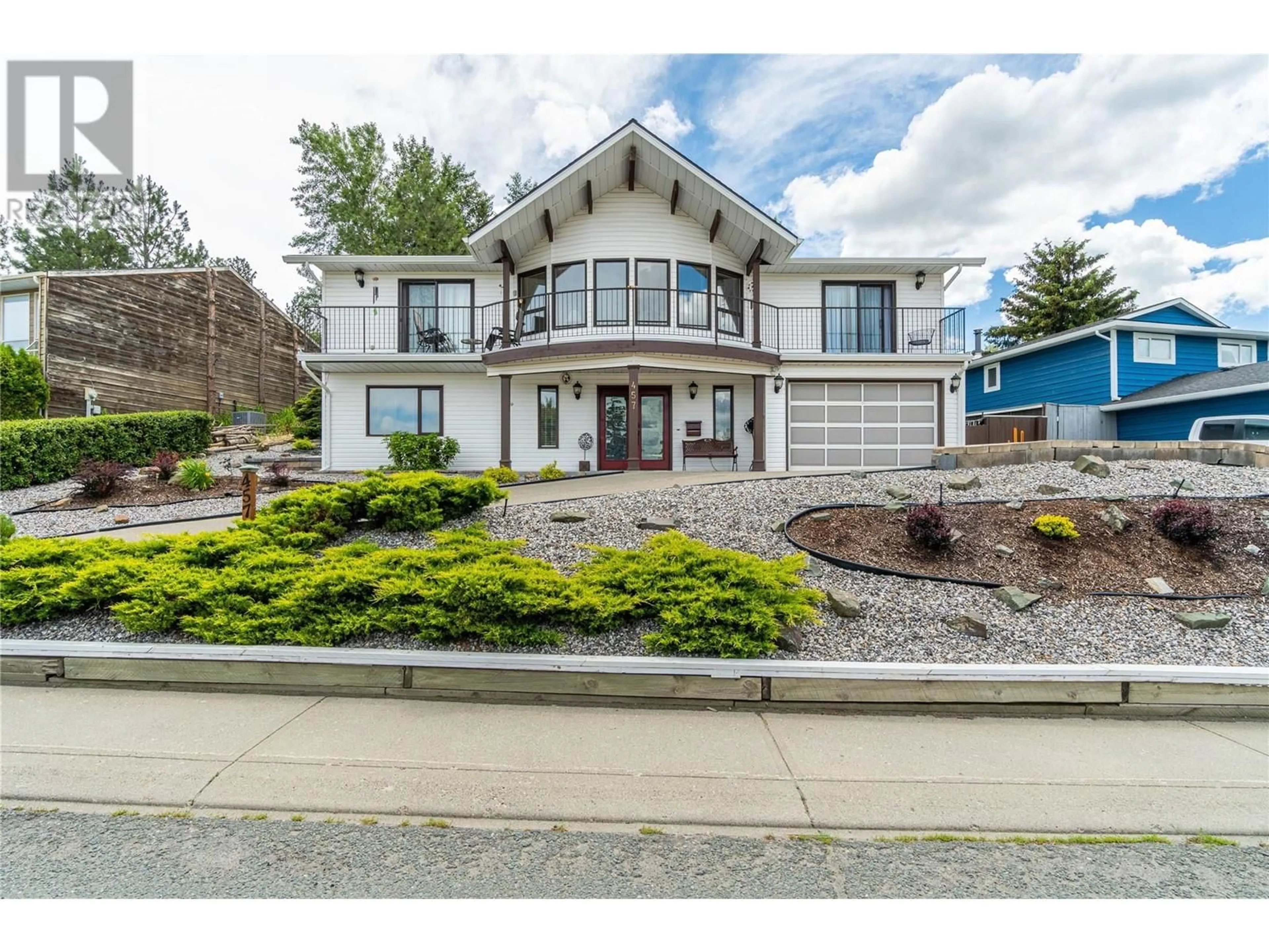 Home with vinyl exterior material, street for 457 GLENEAGLES DRIVE, Kamloops British Columbia V2E1Y4