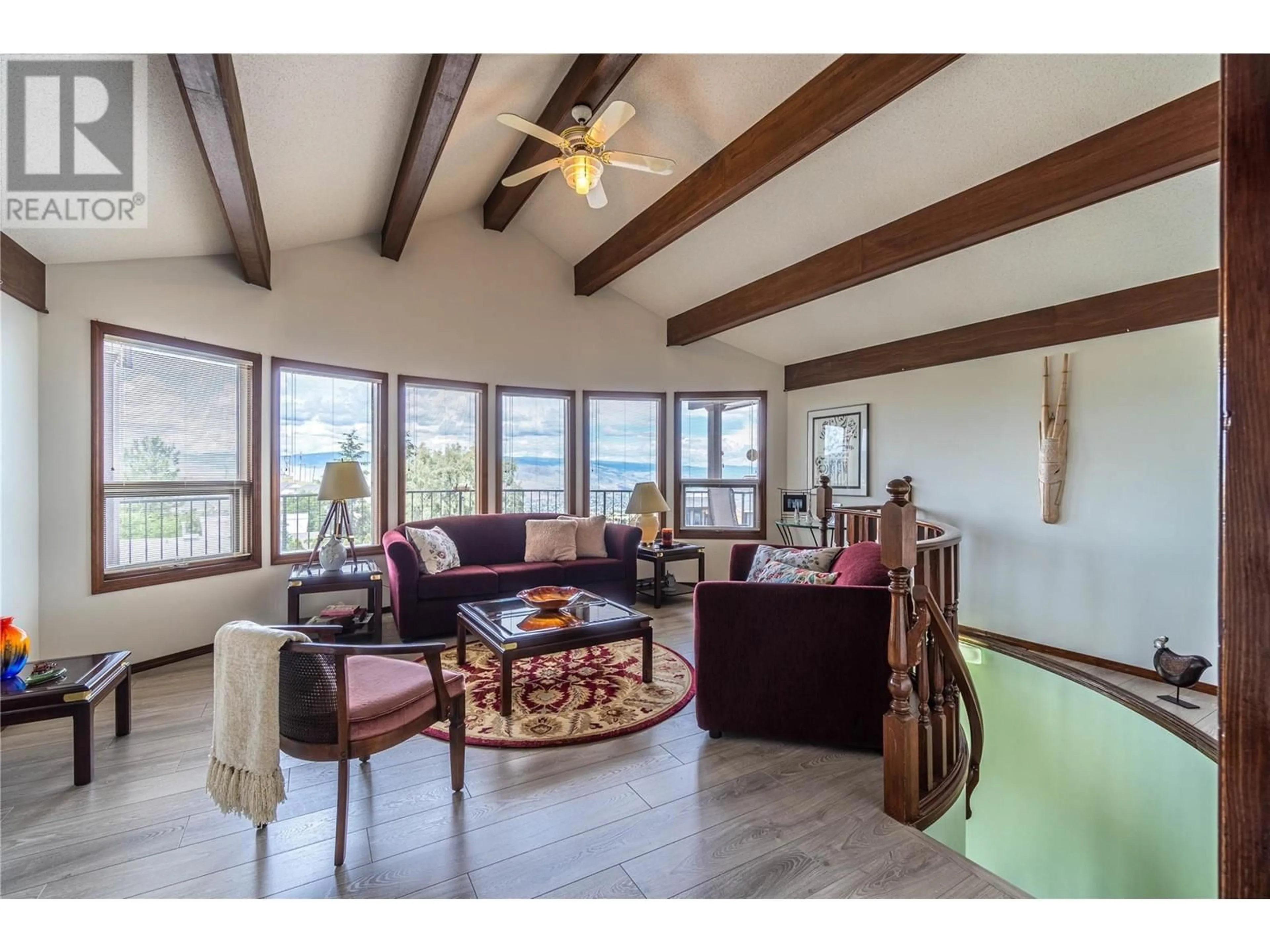 Living room with furniture, unknown for 457 GLENEAGLES DRIVE, Kamloops British Columbia V2E1Y4