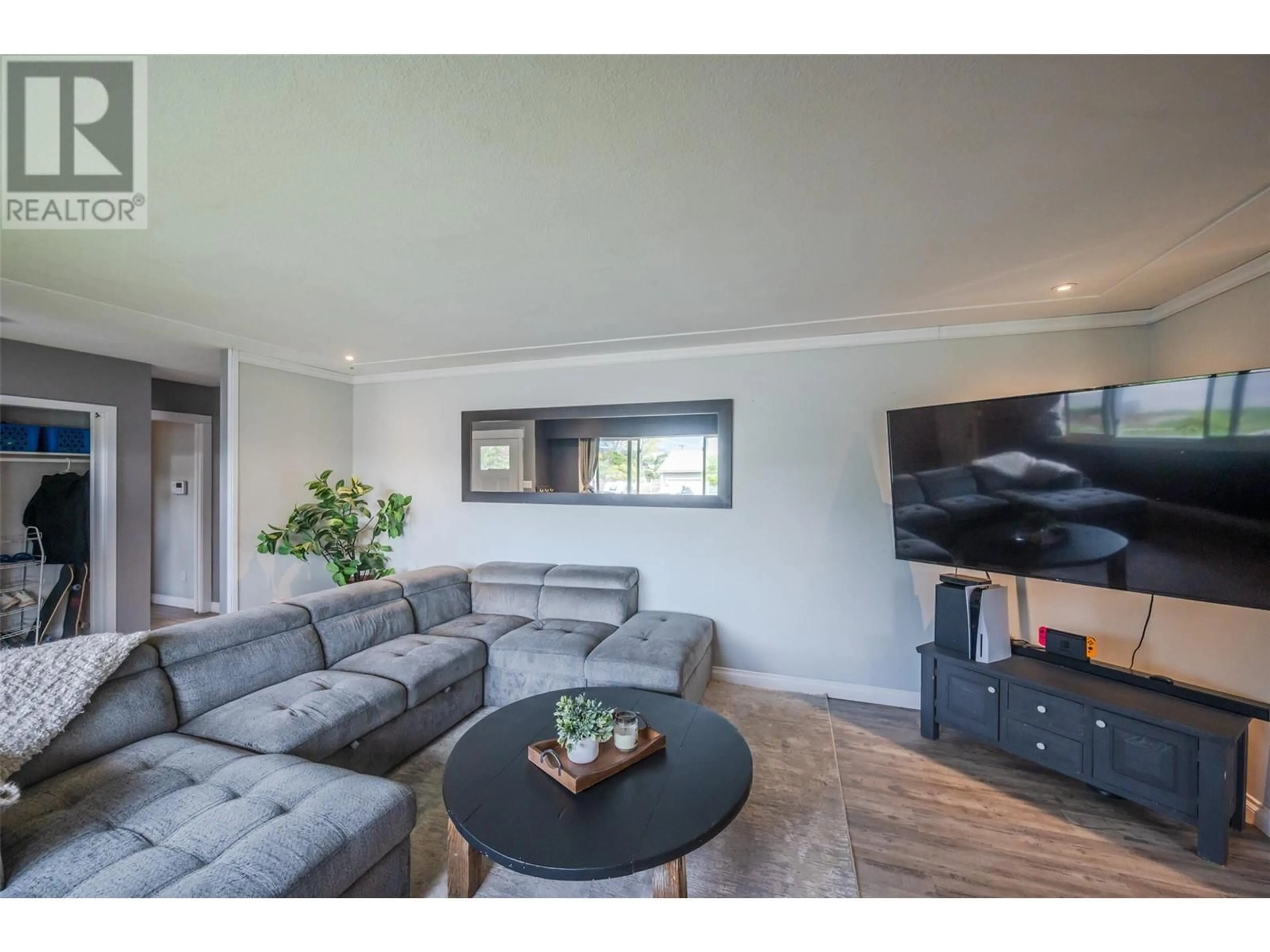Living room with furniture, wood/laminate floor for 402 HEATHER ROAD, Penticton British Columbia V2a6P2