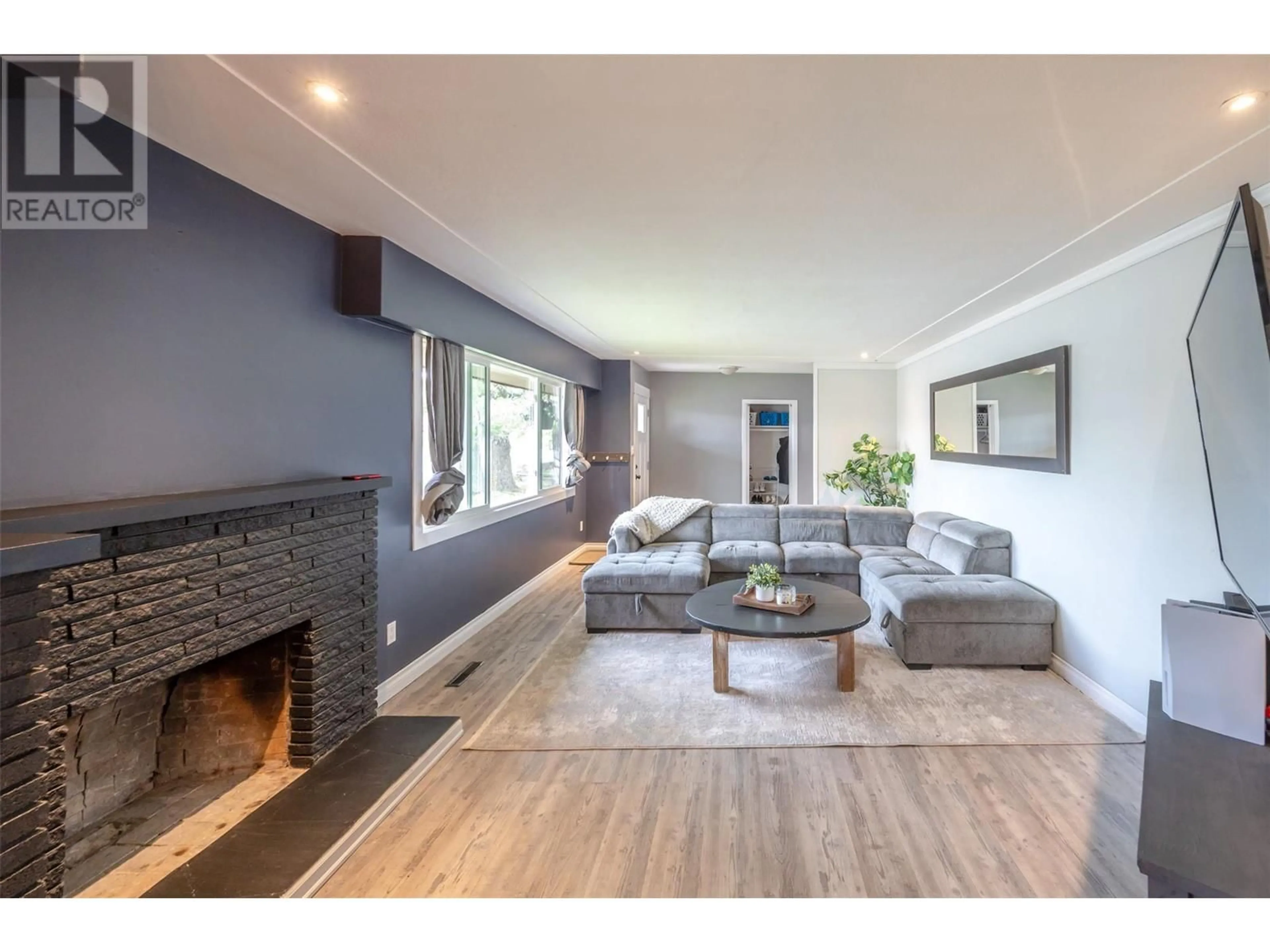 Living room with furniture, wood/laminate floor for 402 HEATHER ROAD, Penticton British Columbia V2a6P2