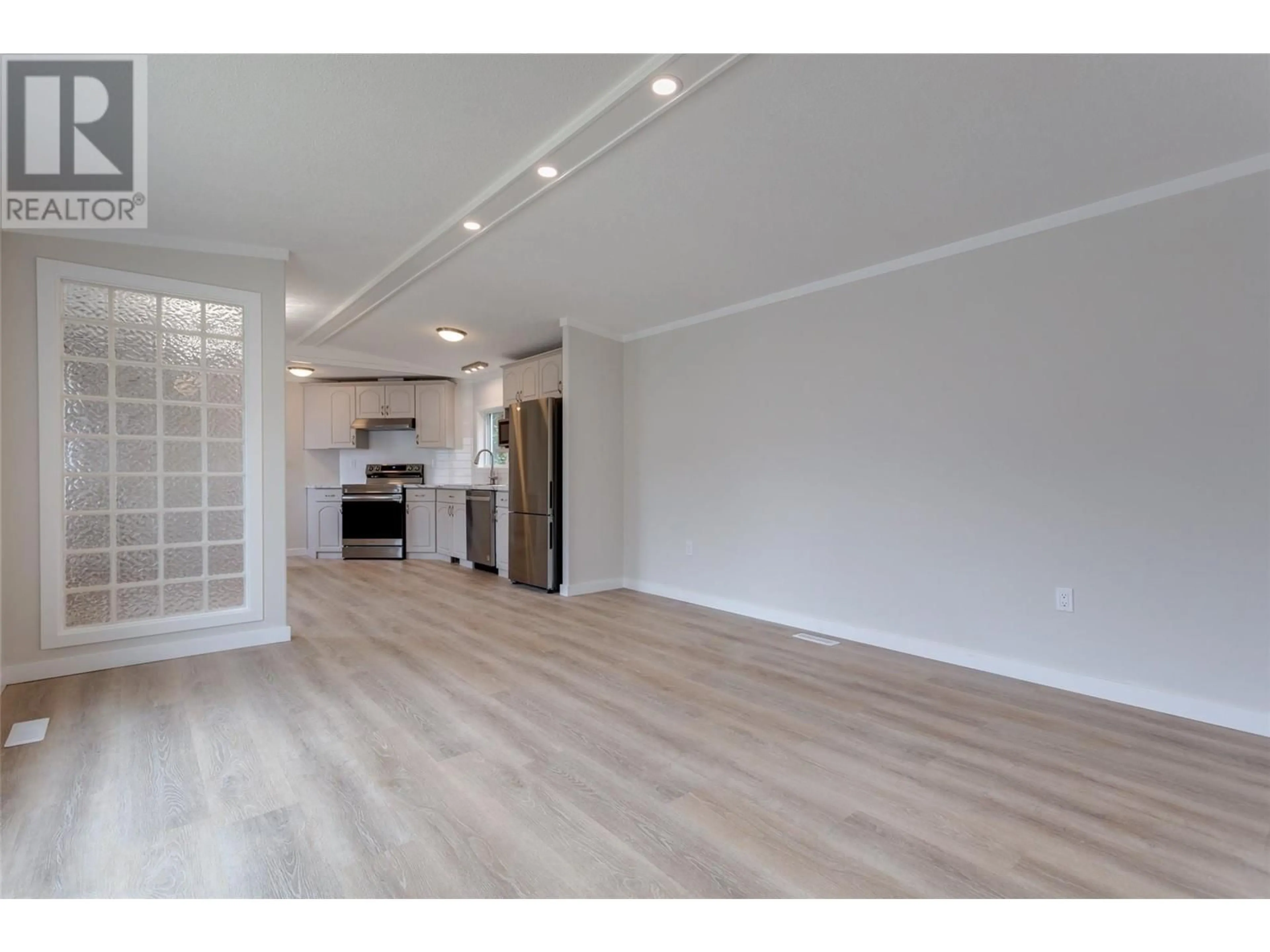 A pic of a room for 72 - 1525 WESTSIDE ROAD, Kelowna British Columbia V1Z3Y3