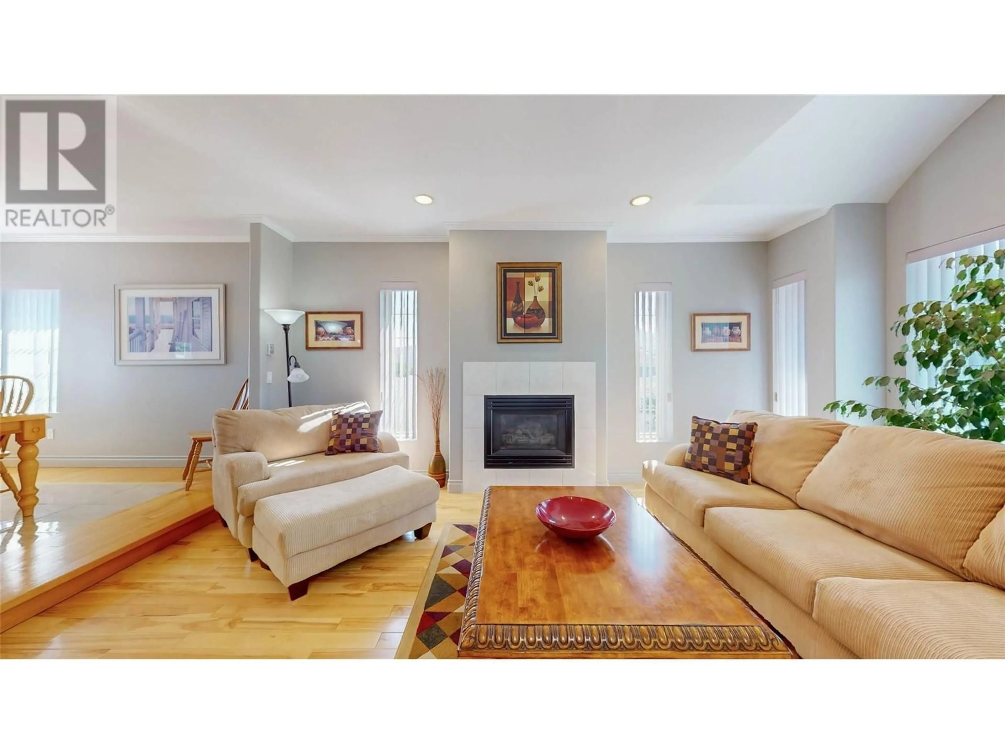 Living room with furniture, unknown for 388 ROAD 10 OTHER, Oliver British Columbia V0H1T1