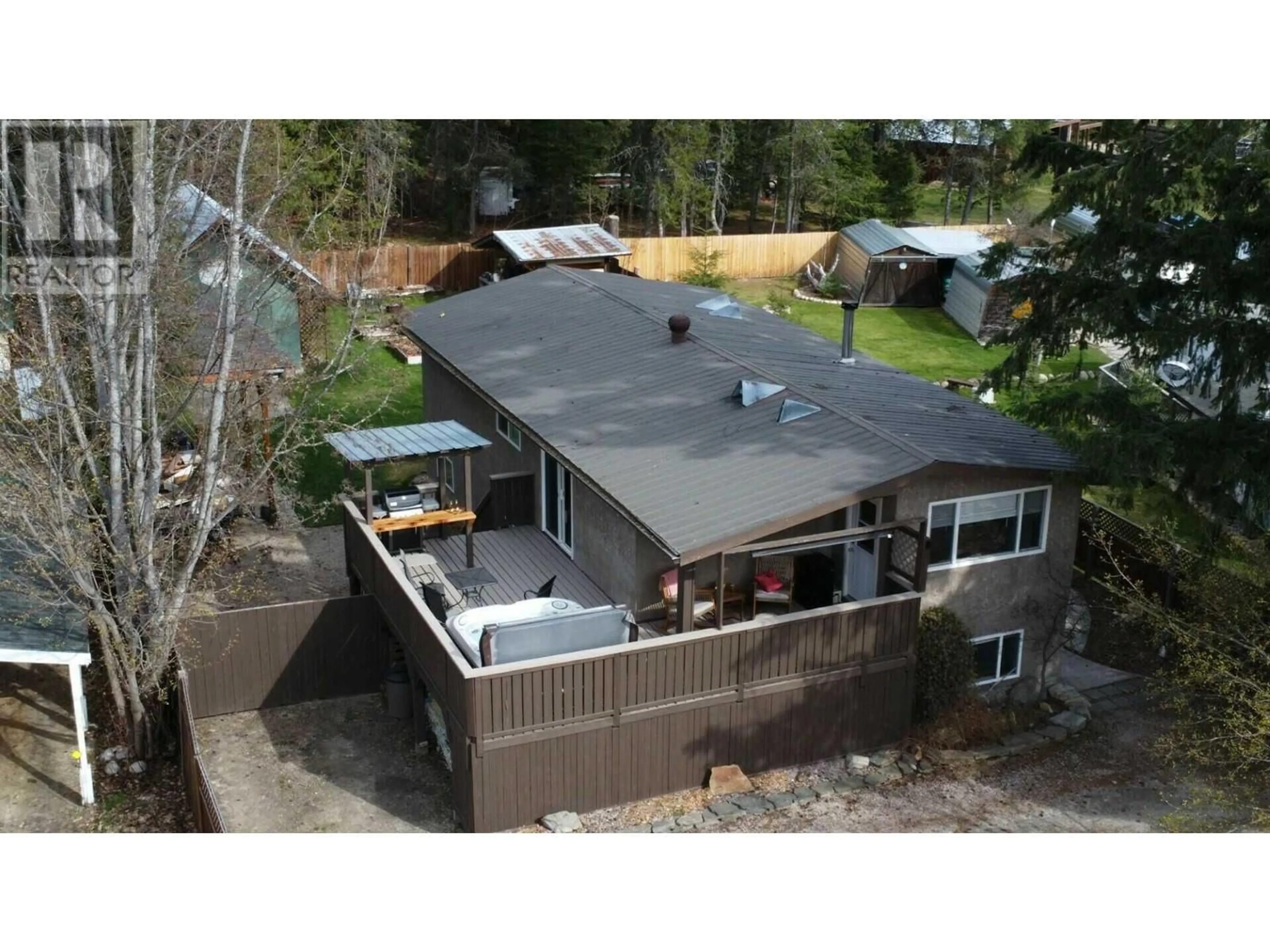 A pic from outside/outdoor area/front of a property/back of a property/a pic from drone, building for 922 COLUMBIA CRESCENT, Nakusp British Columbia V0G1R0