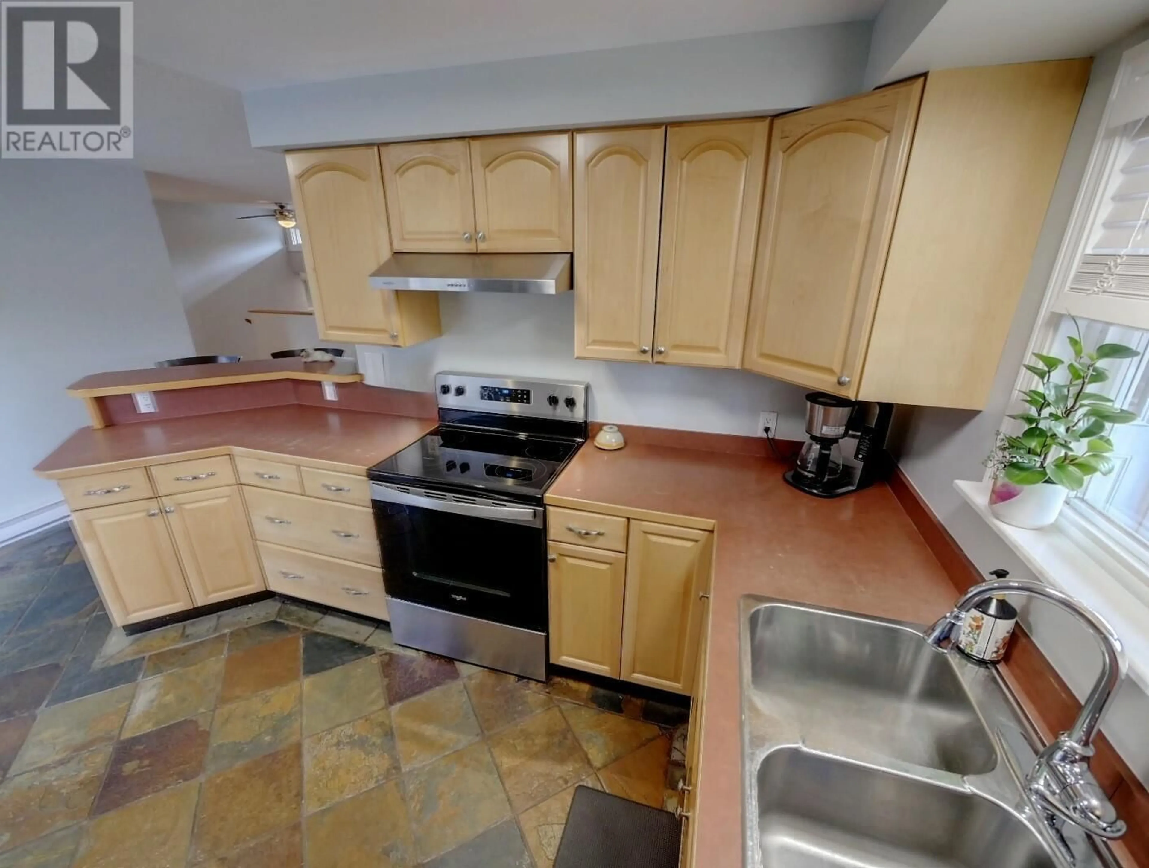 Standard kitchen, unknown for 922 COLUMBIA CRESCENT, Nakusp British Columbia V0G1R0