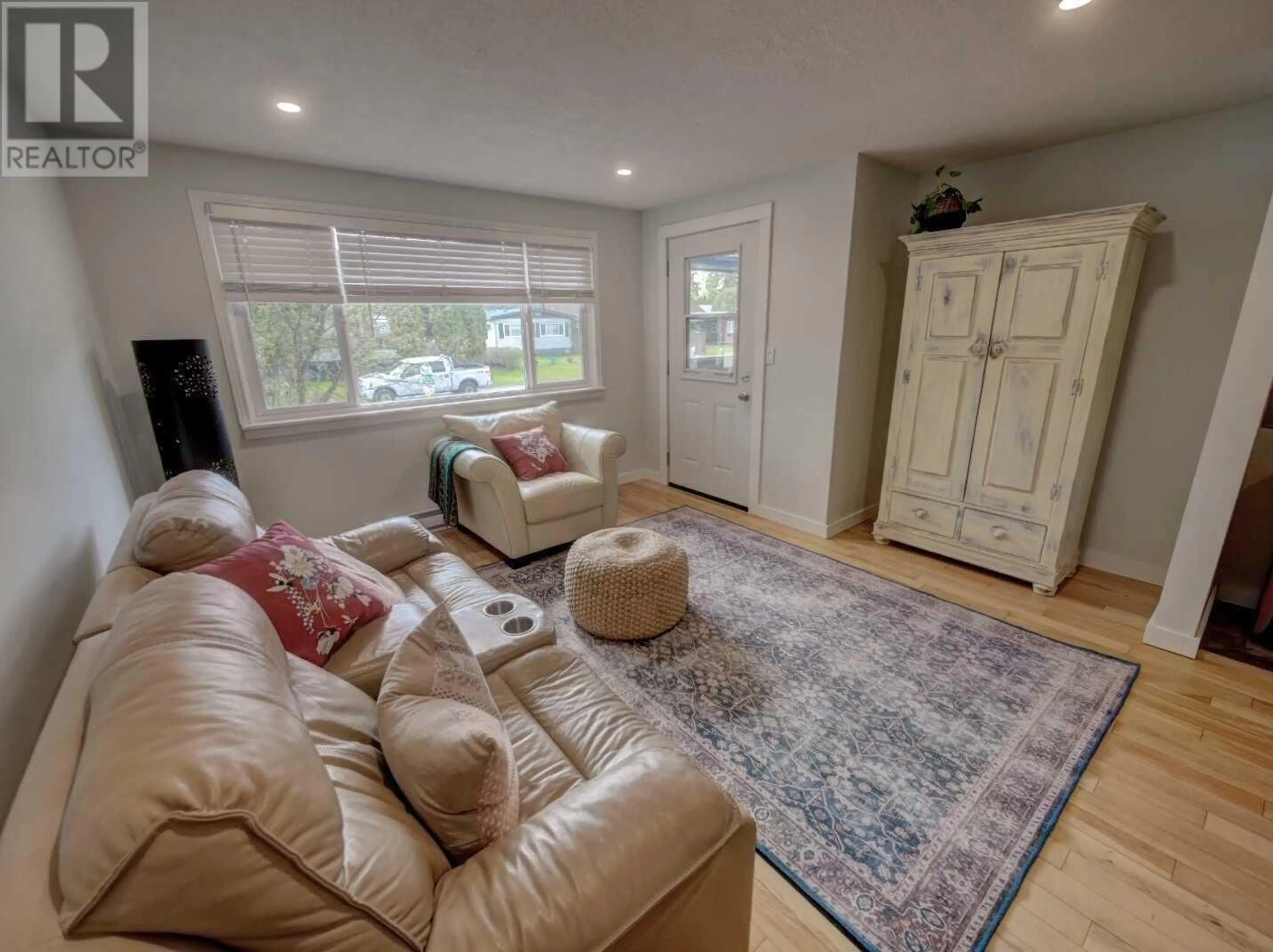Living room with furniture, unknown for 922 COLUMBIA CRESCENT, Nakusp British Columbia V0G1R0