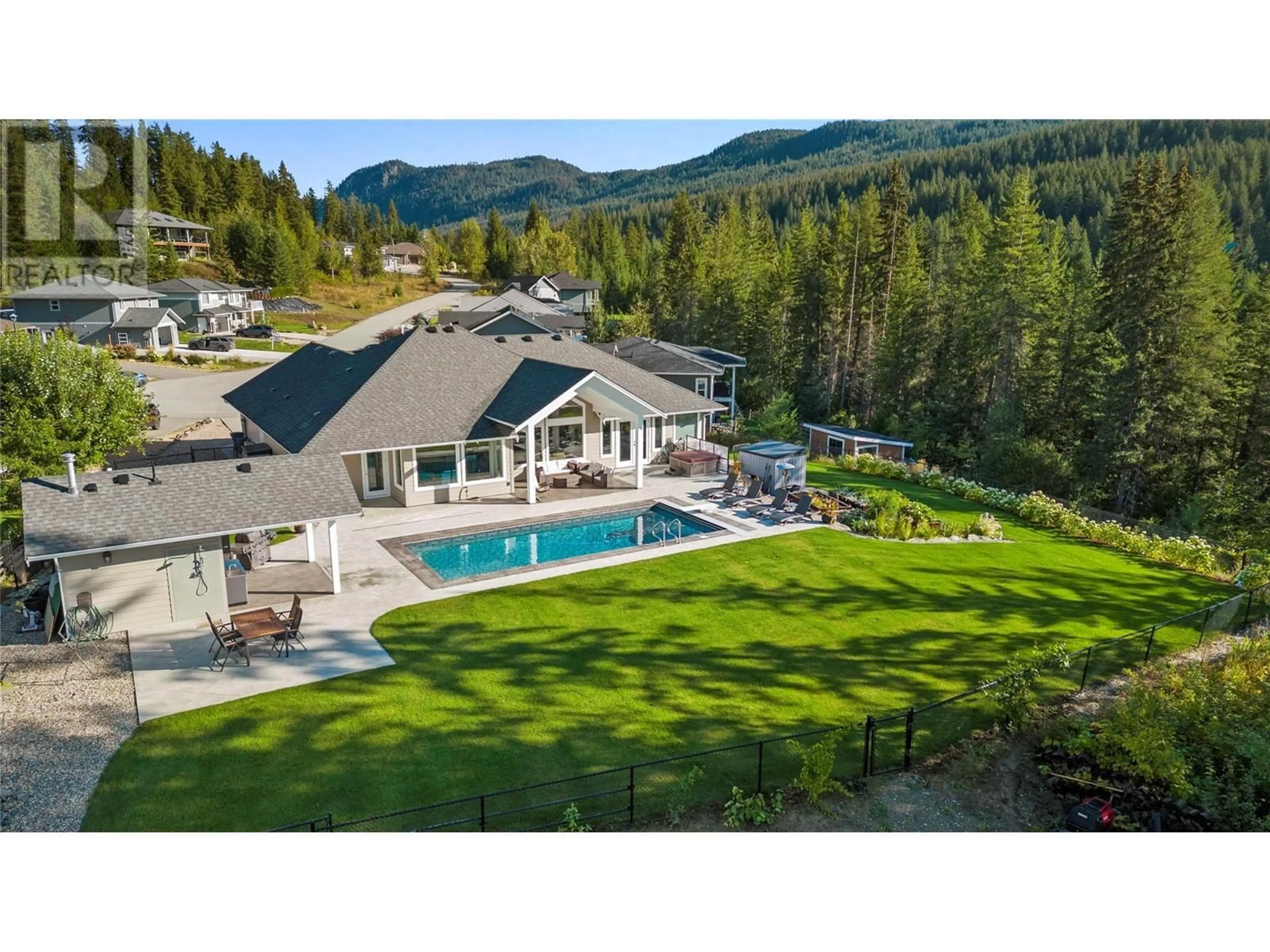 A pic from outside/outdoor area/front of a property/back of a property/a pic from drone, water/lake/river/ocean view for 2518 VALLEY PLACE, Blind Bay British Columbia V0E1H2
