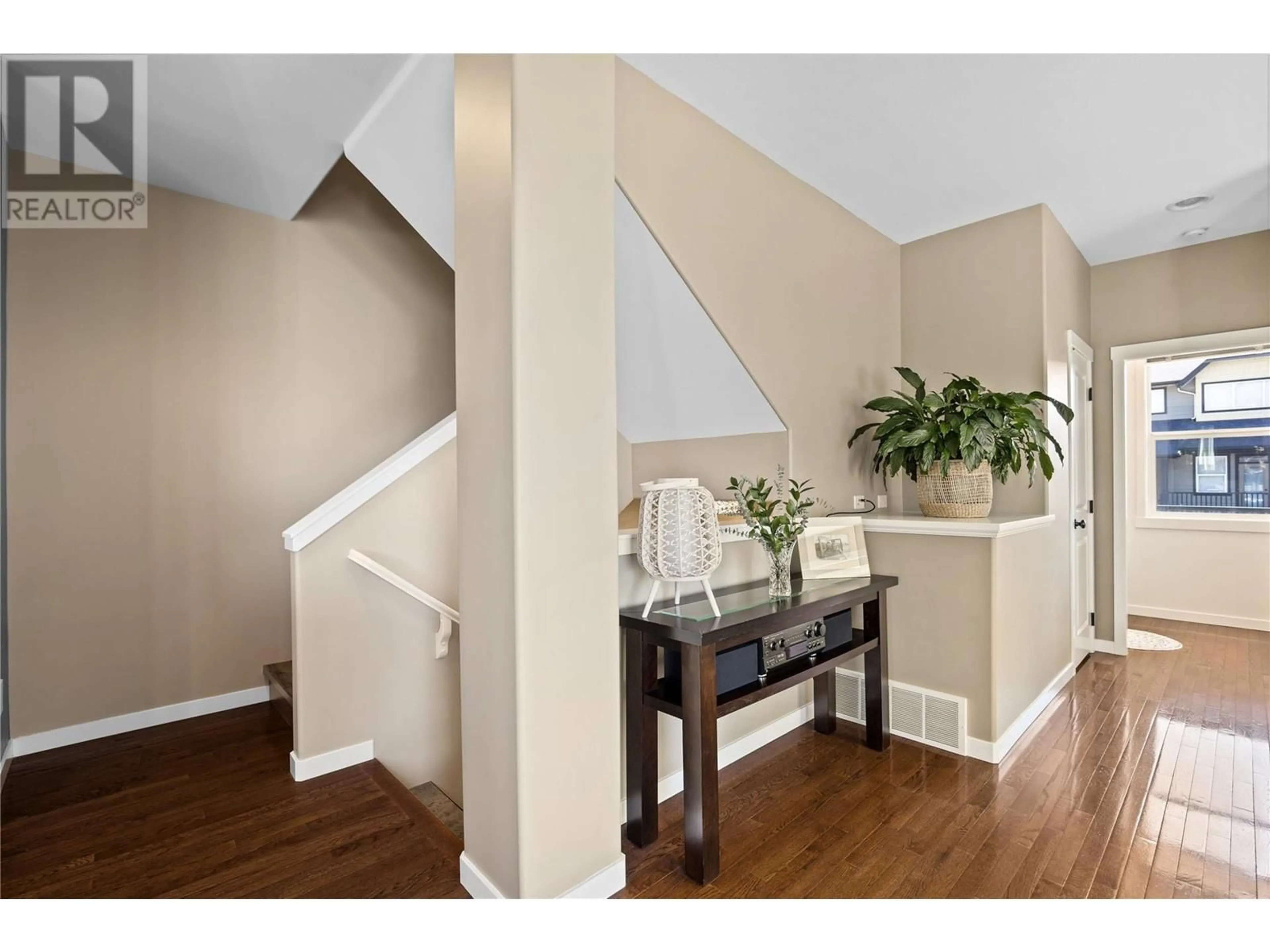 Indoor entryway for 2 - 100 SUN RIVERS DRIVE, Kamloops British Columbia V2H1R4
