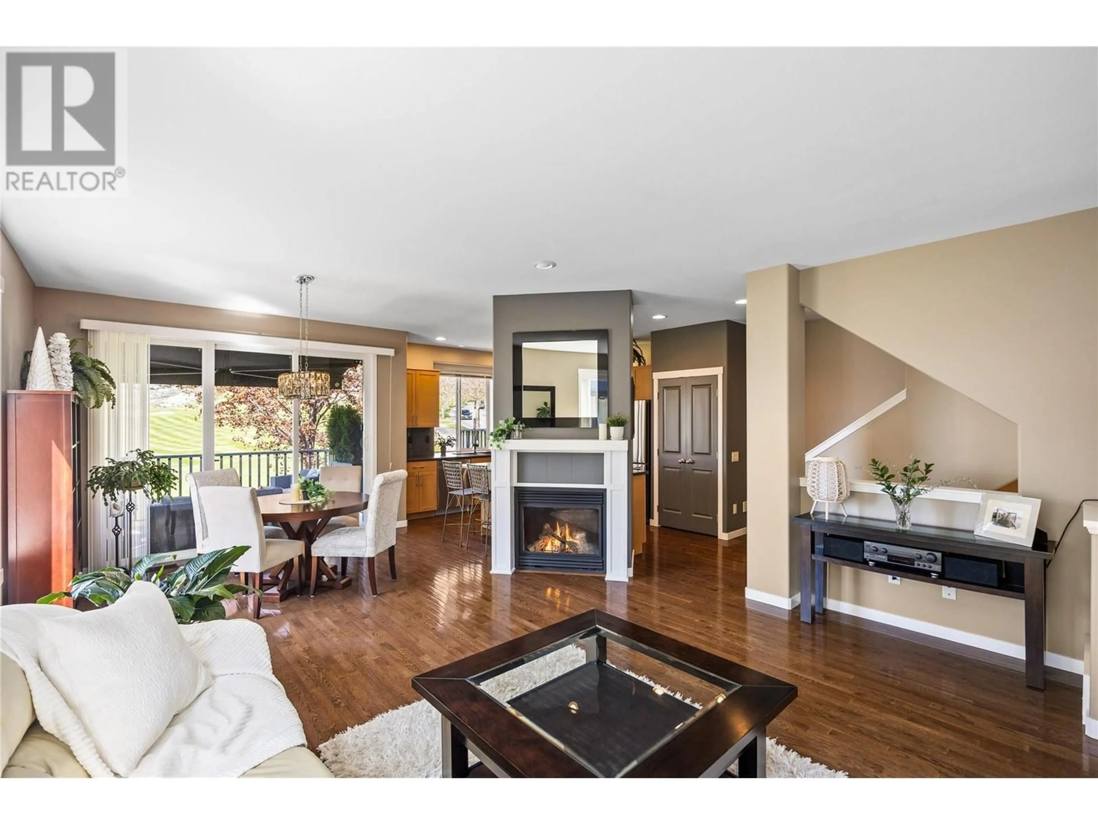Living room with furniture, wood/laminate floor for 2 - 100 SUN RIVERS DRIVE, Kamloops British Columbia V2H1R4