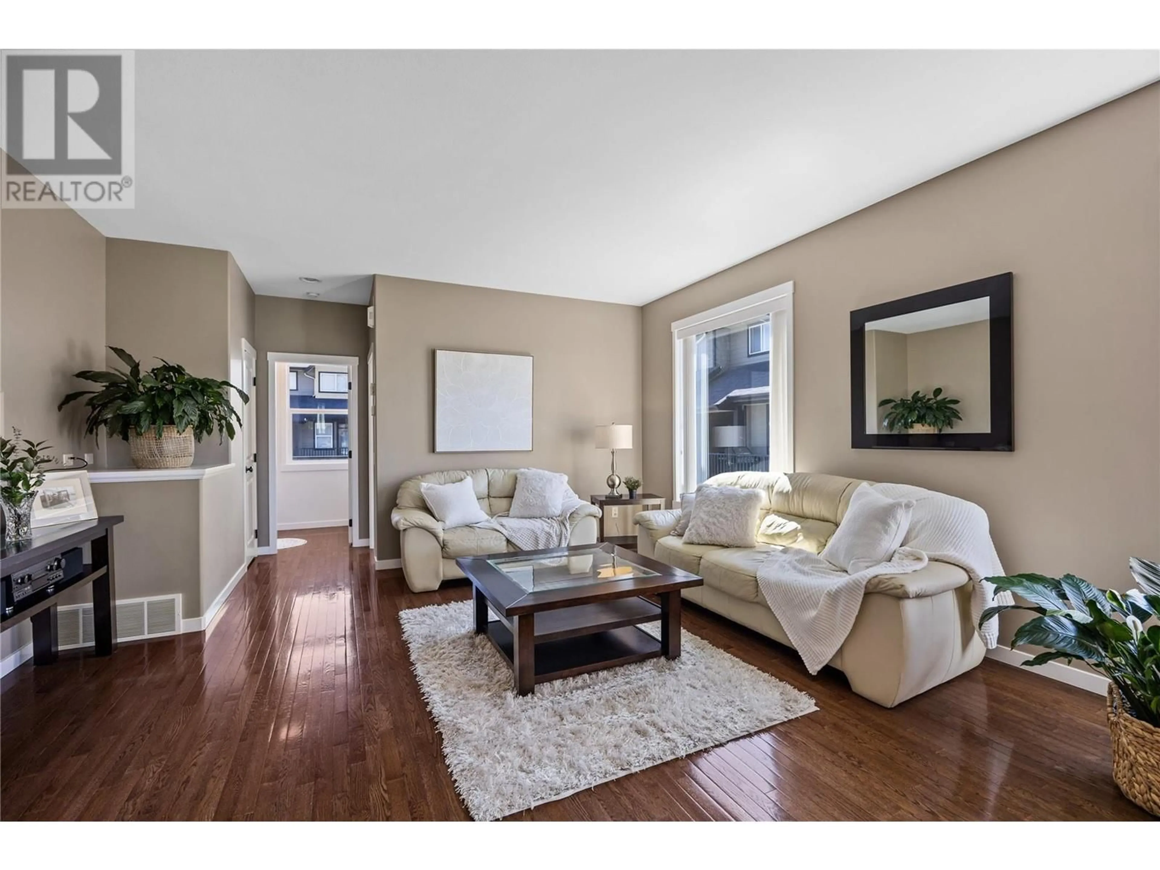 Living room with furniture, wood/laminate floor for 2 - 100 SUN RIVERS DRIVE, Kamloops British Columbia V2H1R4