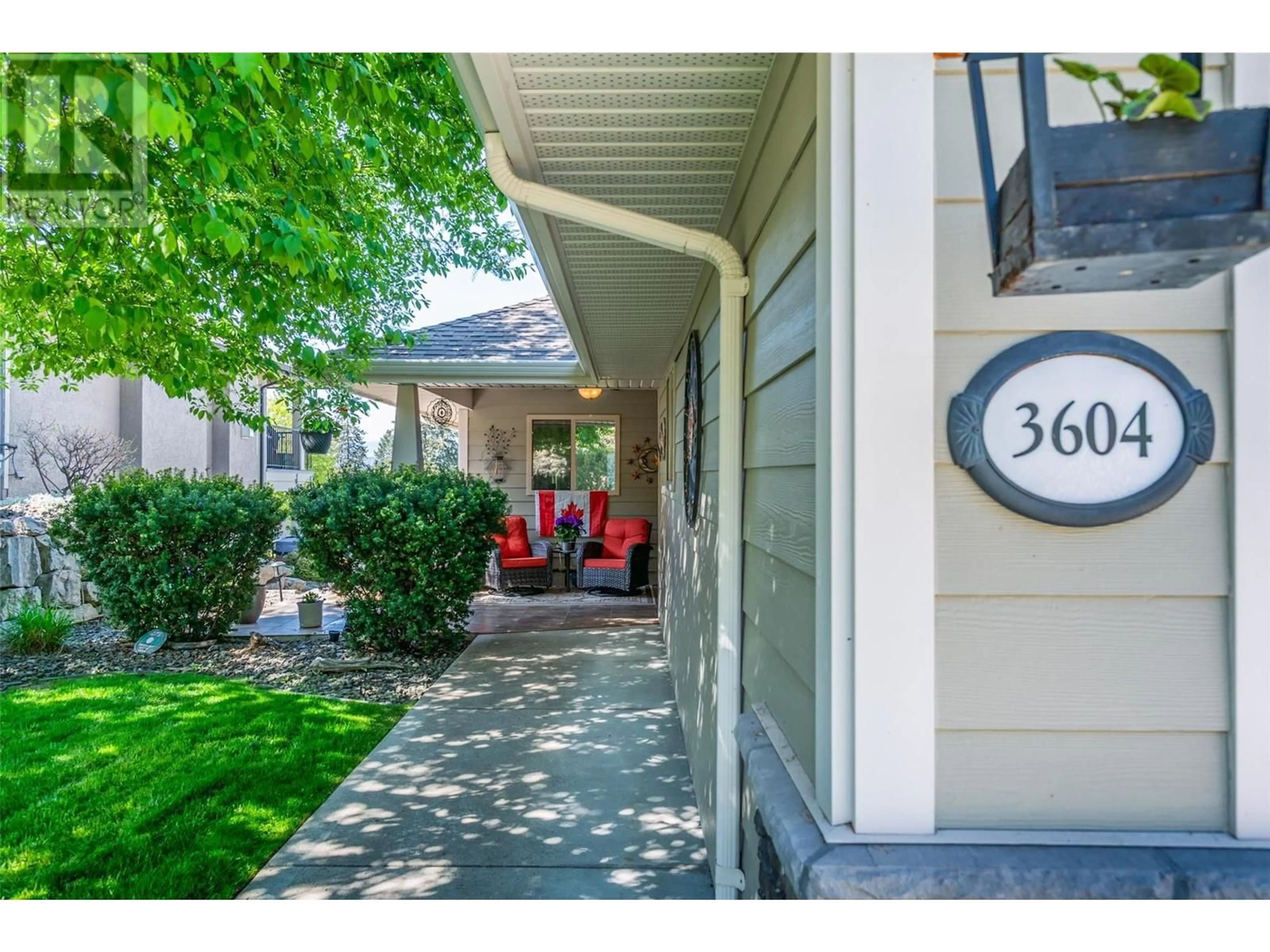 Indoor entryway for 3604 SHADOW CREEK DRIVE, Kelowna British Columbia V1X8A7