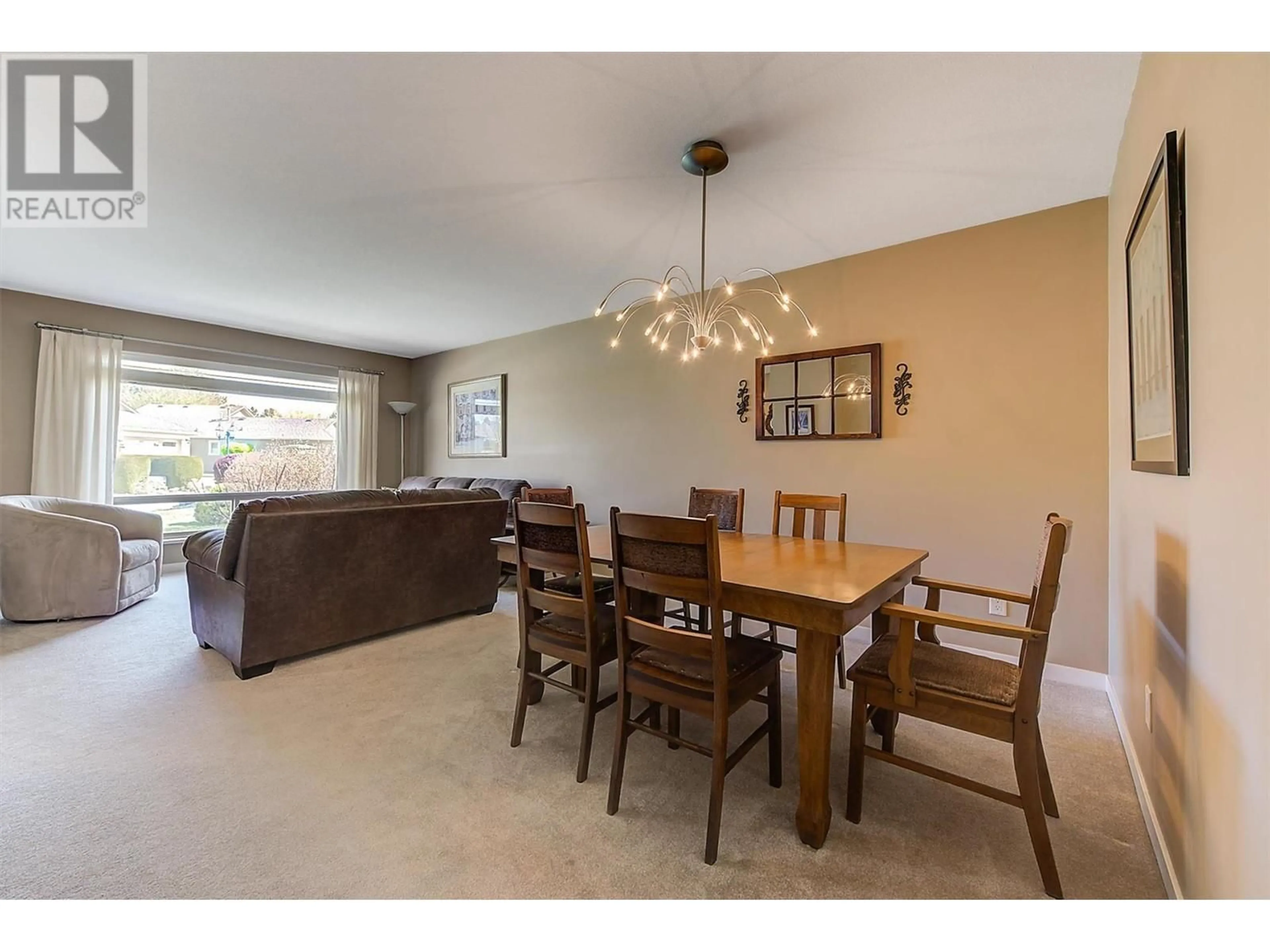 Dining room, wood/laminate floor for 320 - 2365 STILLINGFLEET ROAD, Kelowna British Columbia V1W4X5