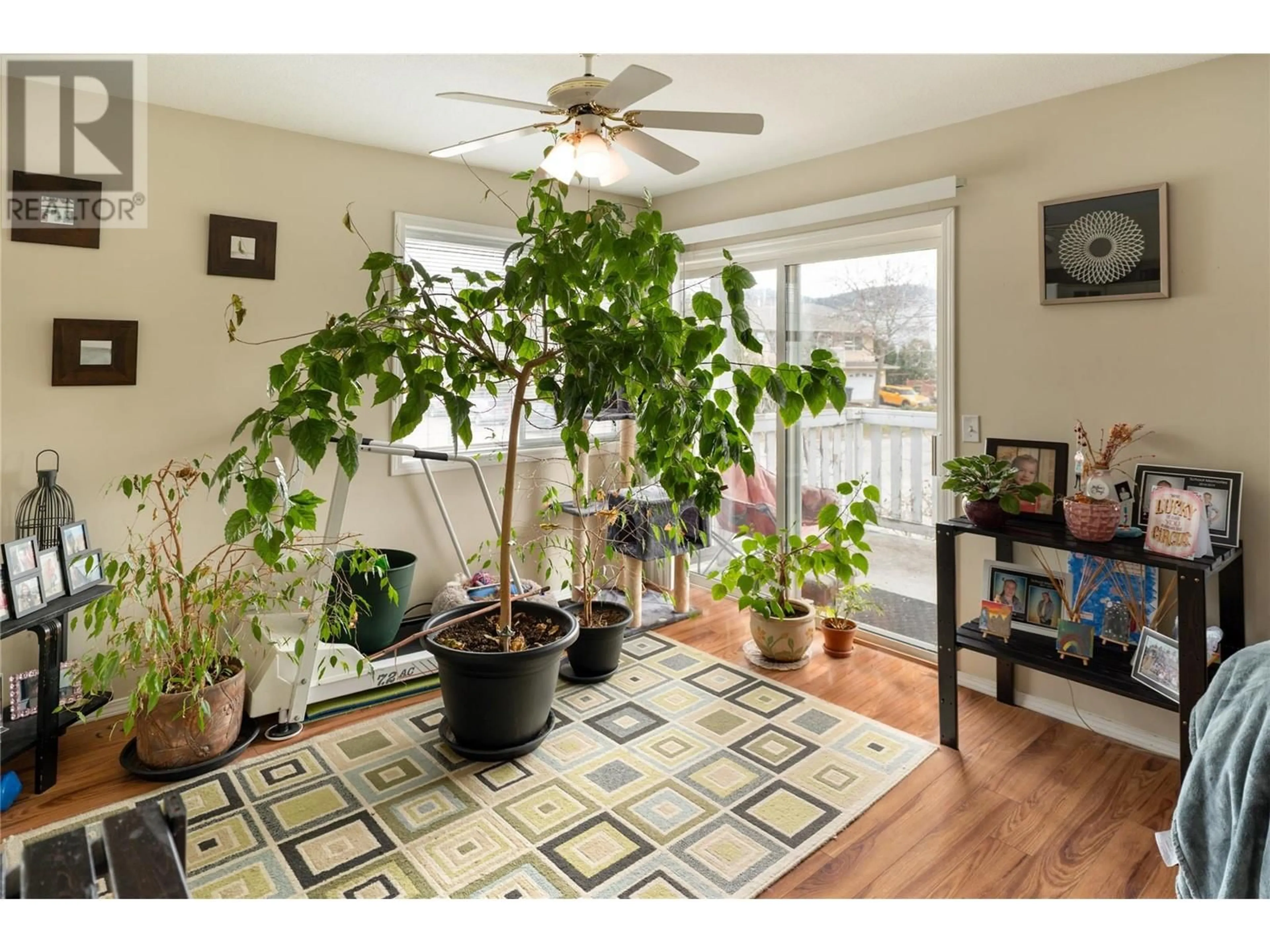 Indoor entryway for 430 MCLENNAN CRESCENT, Kelowna British Columbia V1X7M9