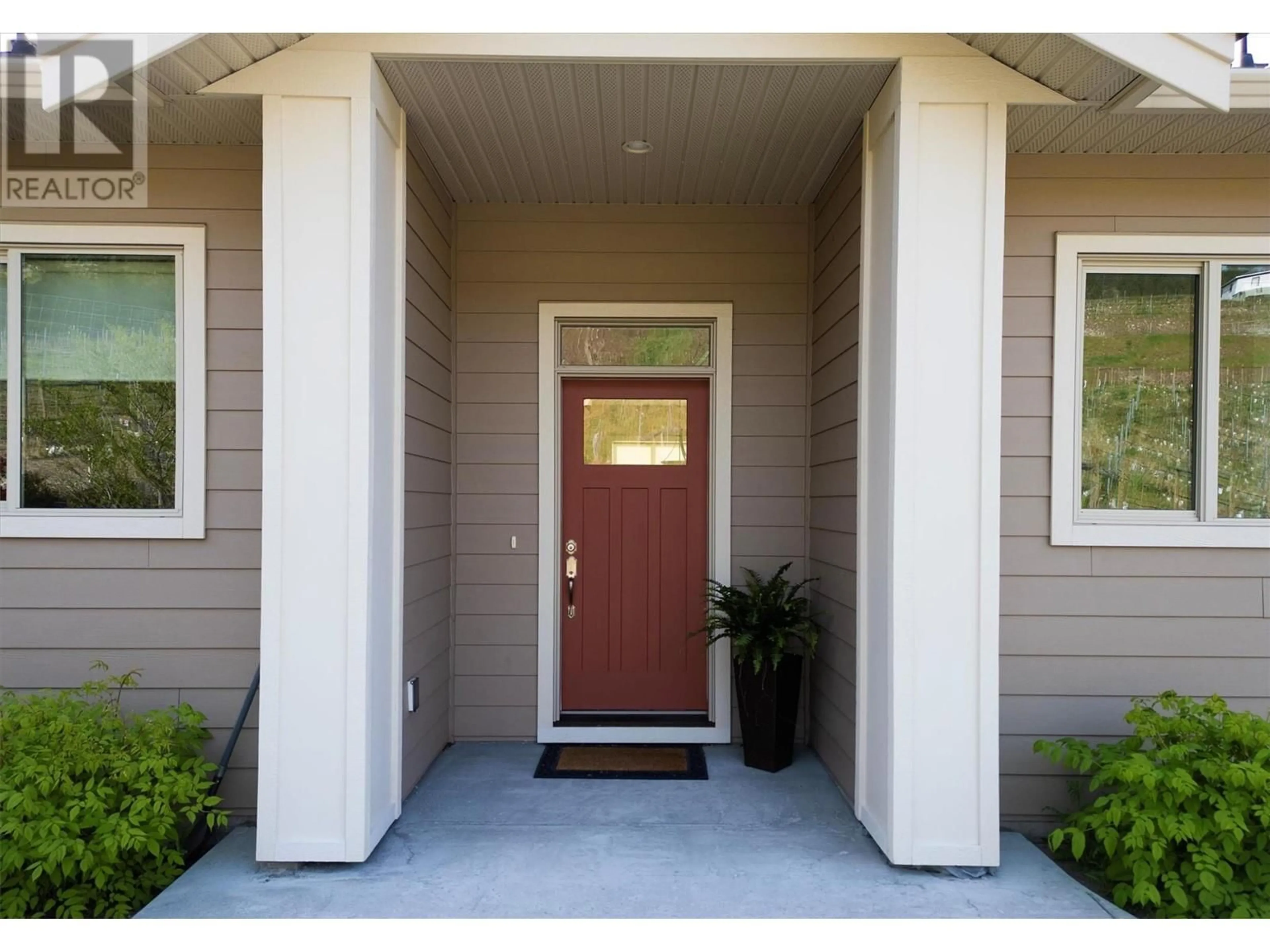 Indoor entryway for 5884 MACGREGOR ROAD, Peachland British Columbia V0H1X4