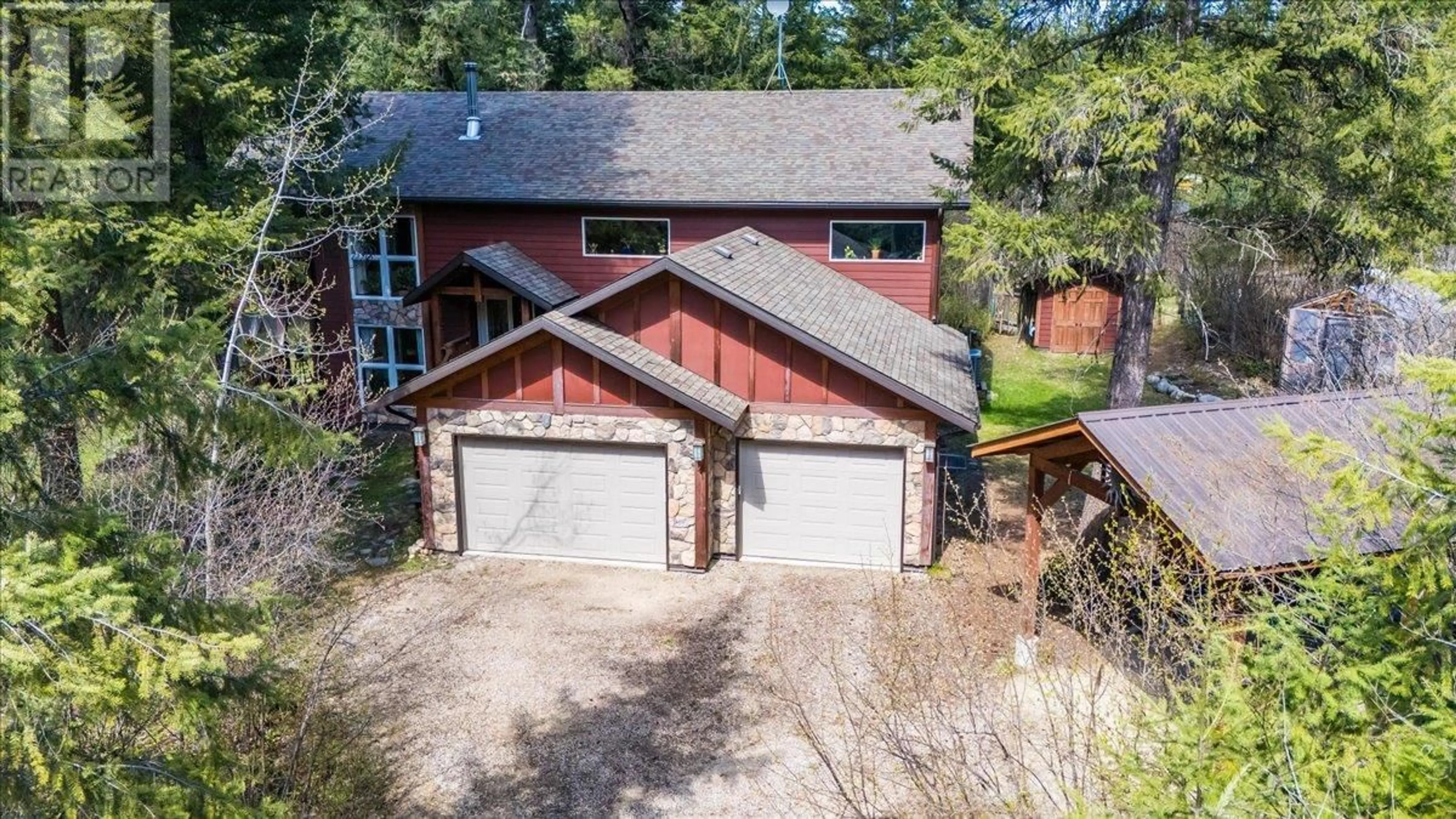 A pic from outside/outdoor area/front of a property/back of a property/a pic from drone, unknown for 5626 DUCKSWAY ROAD, Winlaw British Columbia V0G2J0