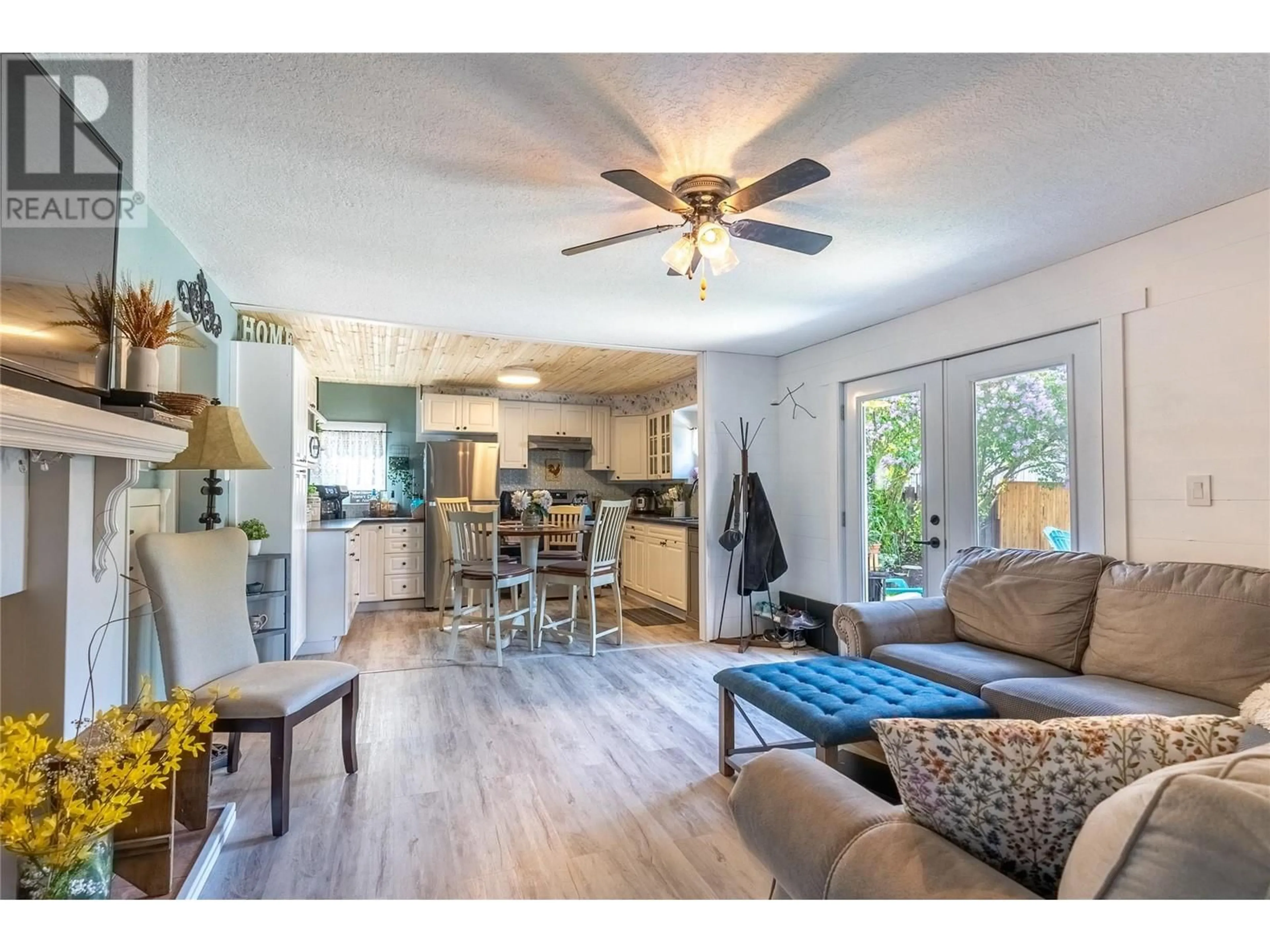 Open concept kitchen, wood/laminate floor for 2091 SUNNYCREST AVENUE, Kamloops British Columbia V2B4L9