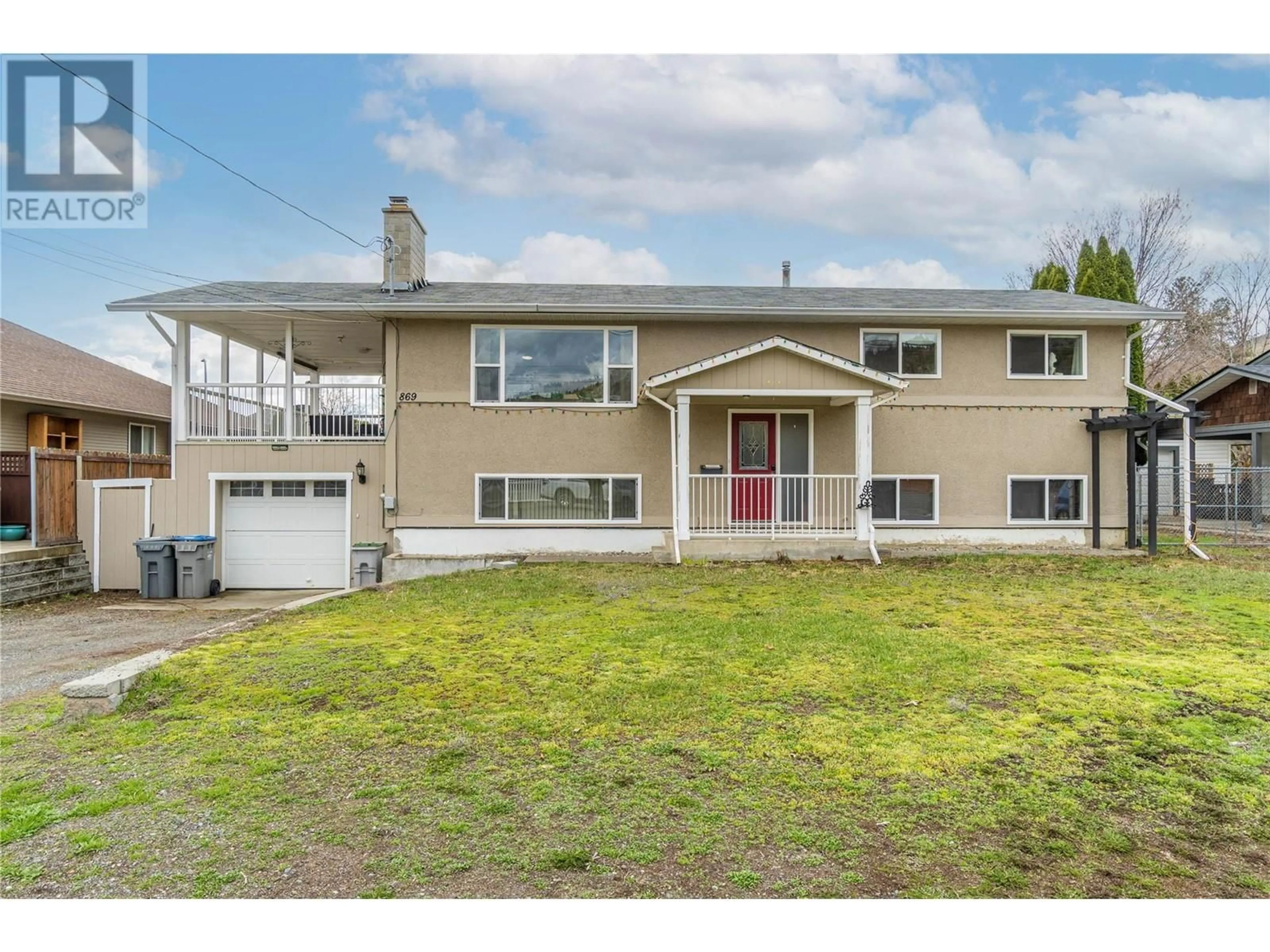 Home with vinyl exterior material, street for 869 SERLE ROAD, Kamloops British Columbia V2B6L8