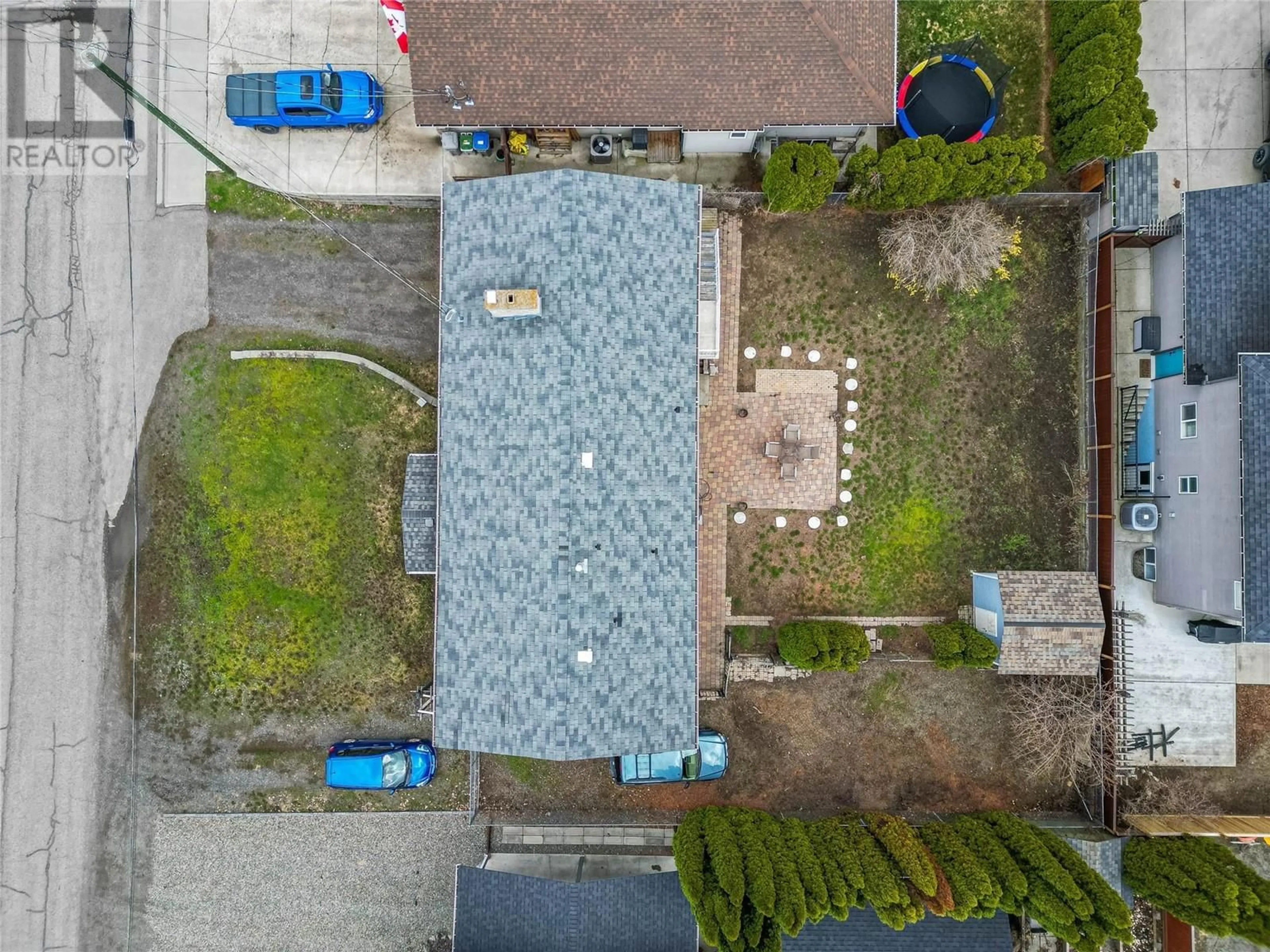 A pic from outside/outdoor area/front of a property/back of a property/a pic from drone, street for 869 SERLE ROAD, Kamloops British Columbia V2B6L8
