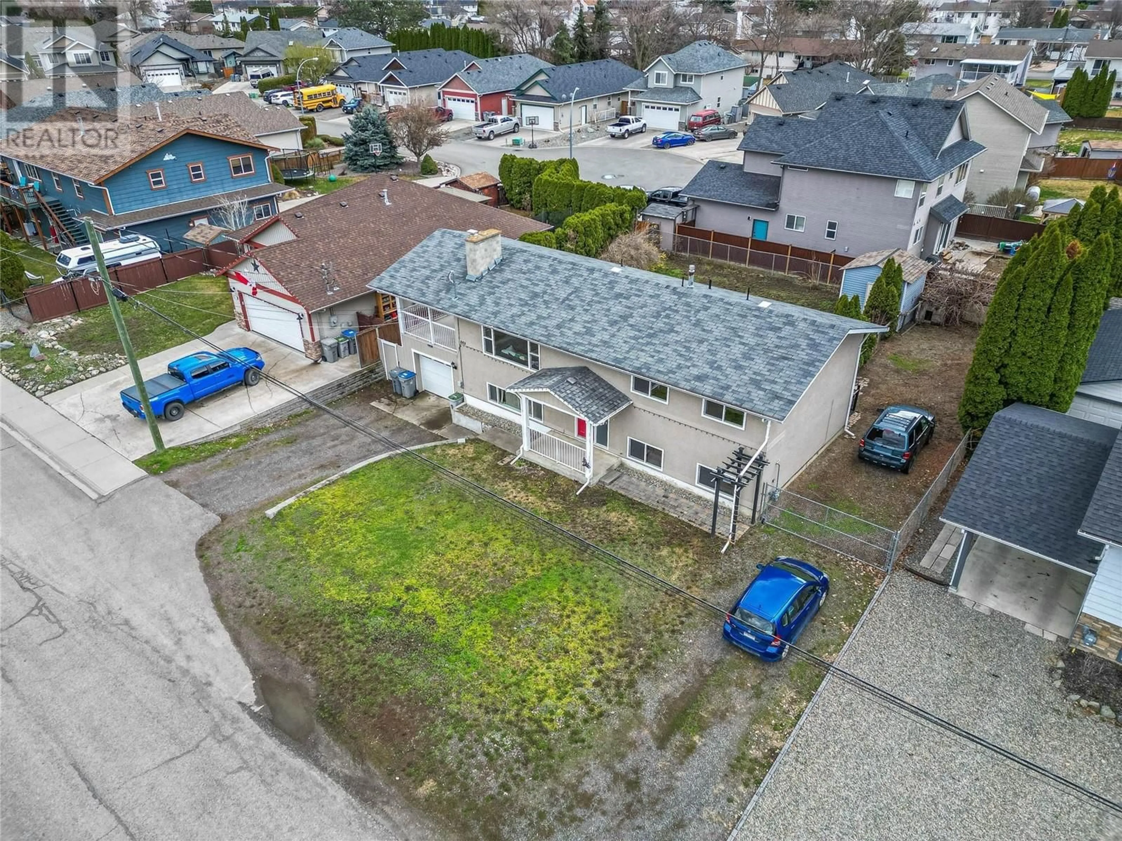A pic from outside/outdoor area/front of a property/back of a property/a pic from drone, street for 869 SERLE ROAD, Kamloops British Columbia V2B6L8