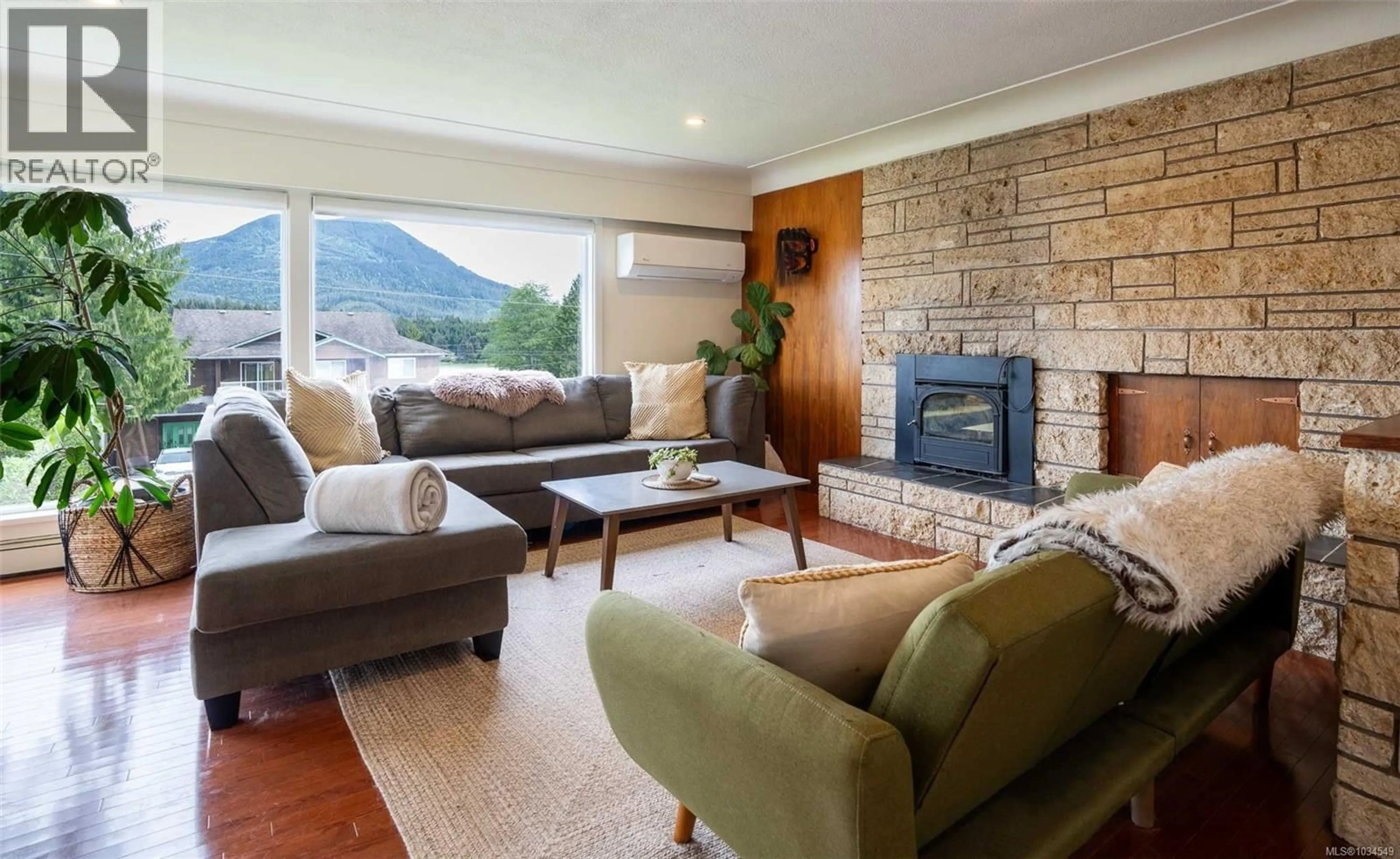 Unknown for 231 OTTER STREET, Ucluelet British Columbia V0R3A0