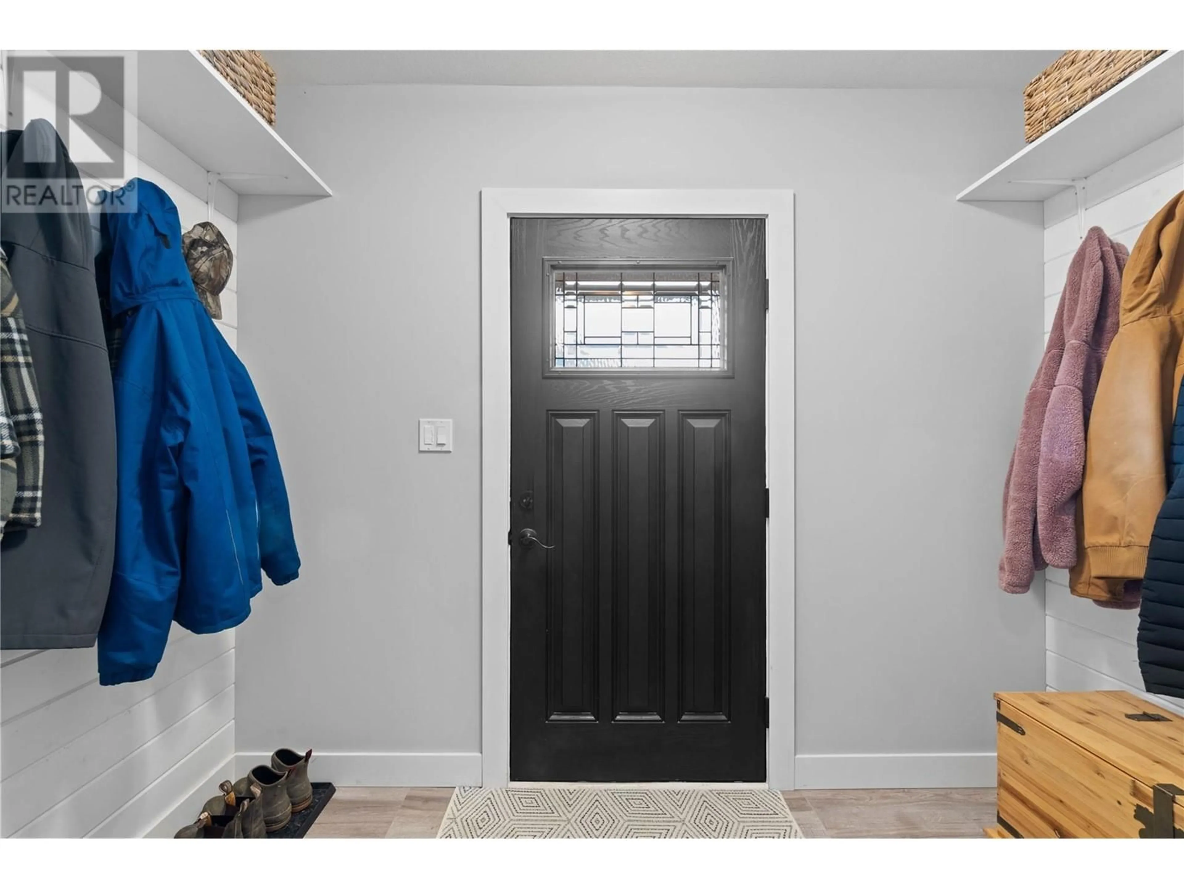 Indoor entryway for 2939 WETASKIWIN ROAD, Falkland British Columbia V0E1W0