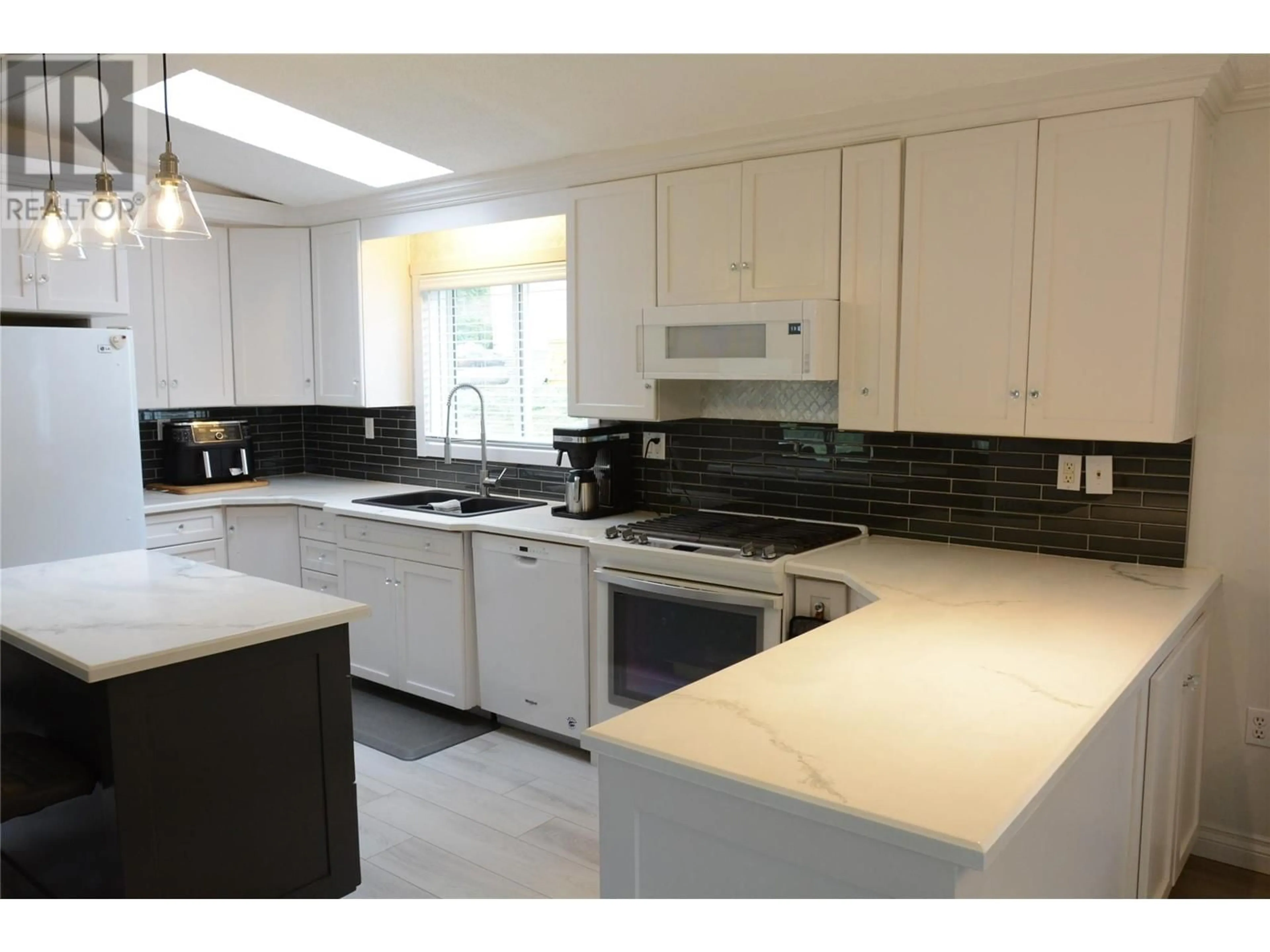 Open concept kitchen, ceramic/tile floor for 185 HOOVERS FERRY ROAD, Kamloops British Columbia V0E1Z0
