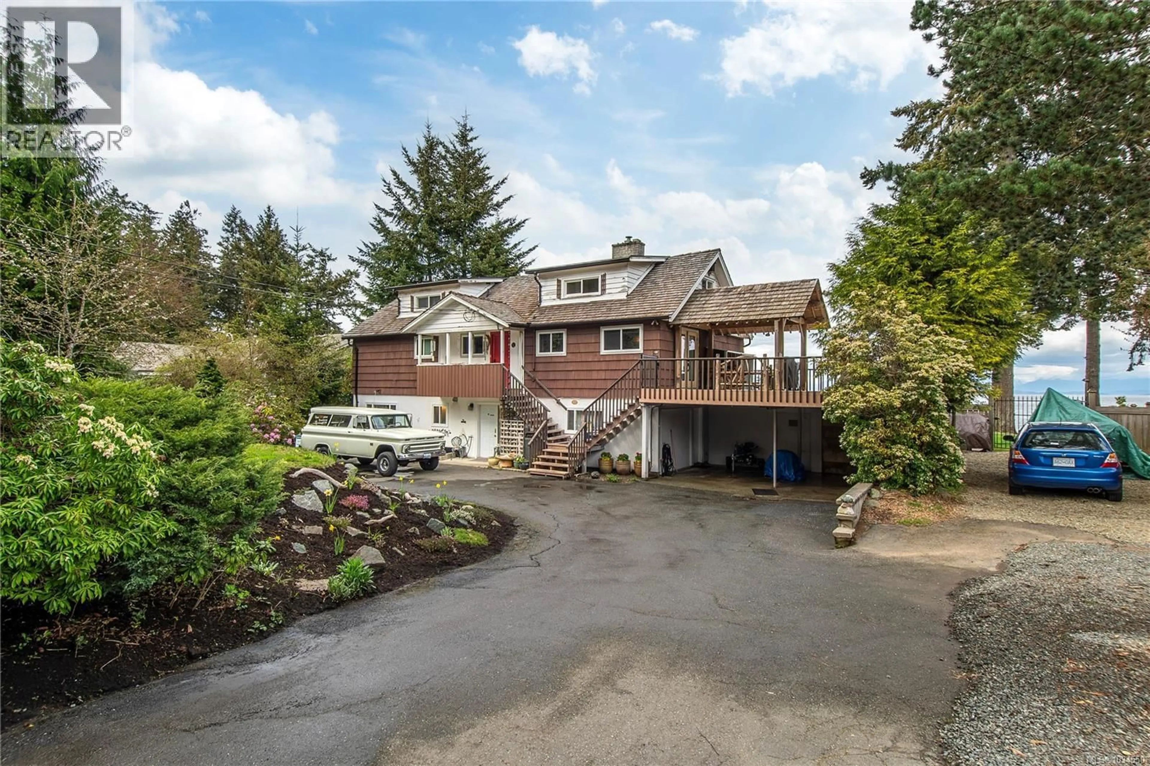 A pic from outside/outdoor area/front of a property/back of a property/a pic from drone, unknown for 4123 ISLAND HIGHWAY SOUTH, Campbell River British Columbia V9H1E9