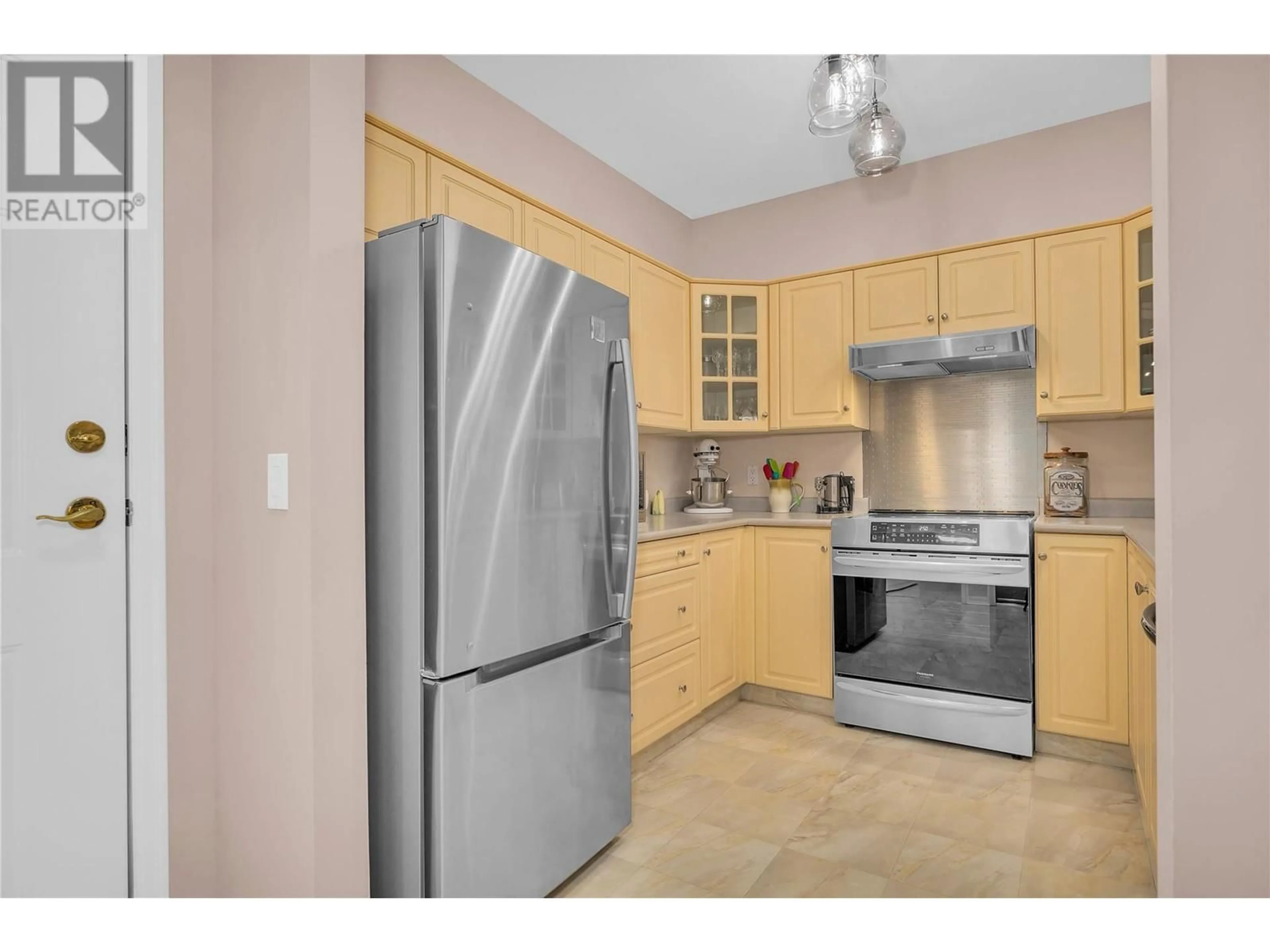 Standard kitchen, unknown for 217 - 877 KLO ROAD, Kelowna British Columbia V1Y9R1