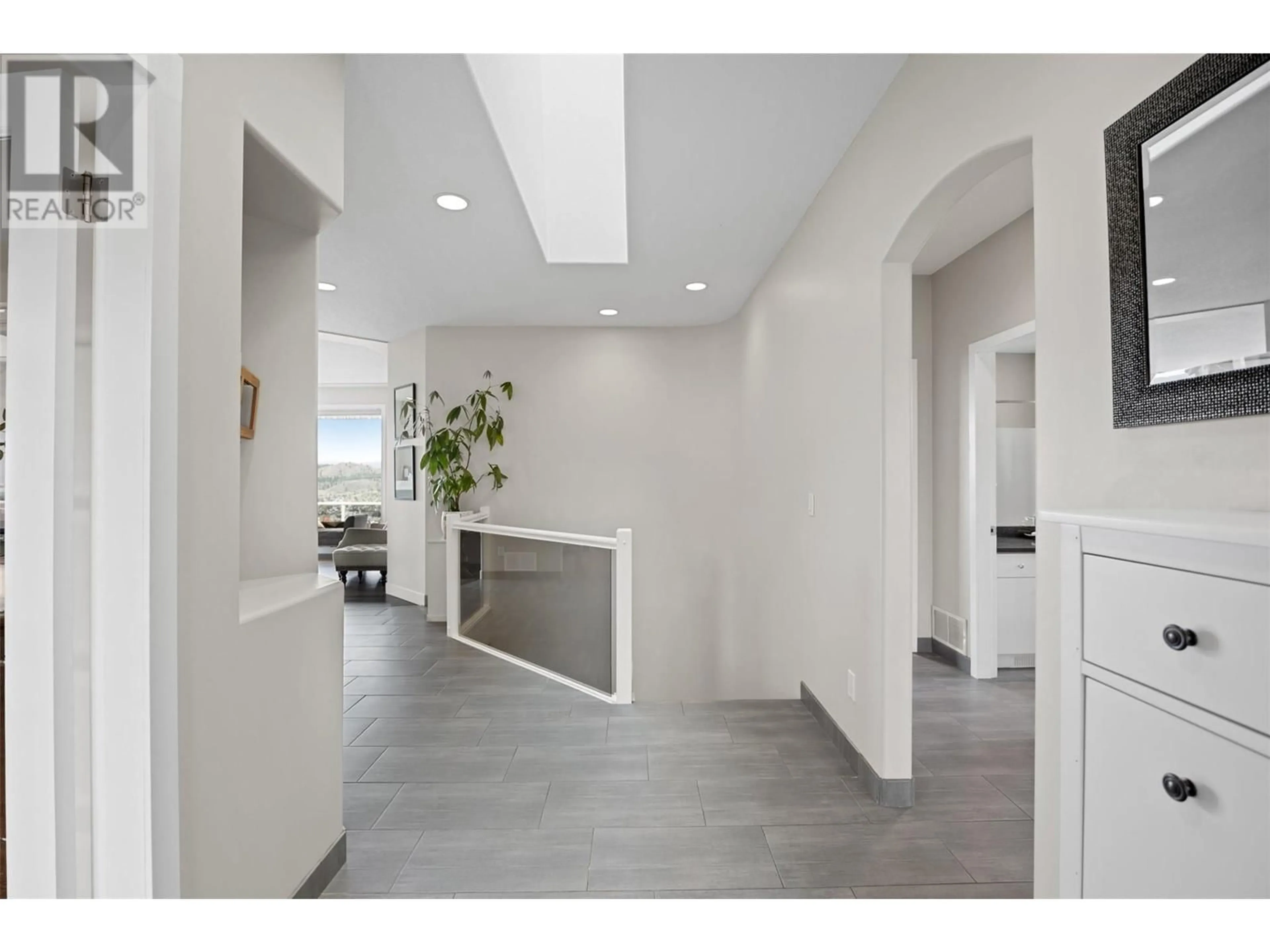 Indoor entryway for 2007 MUIRFIELD ROAD, Kamloops British Columbia V1S1S6