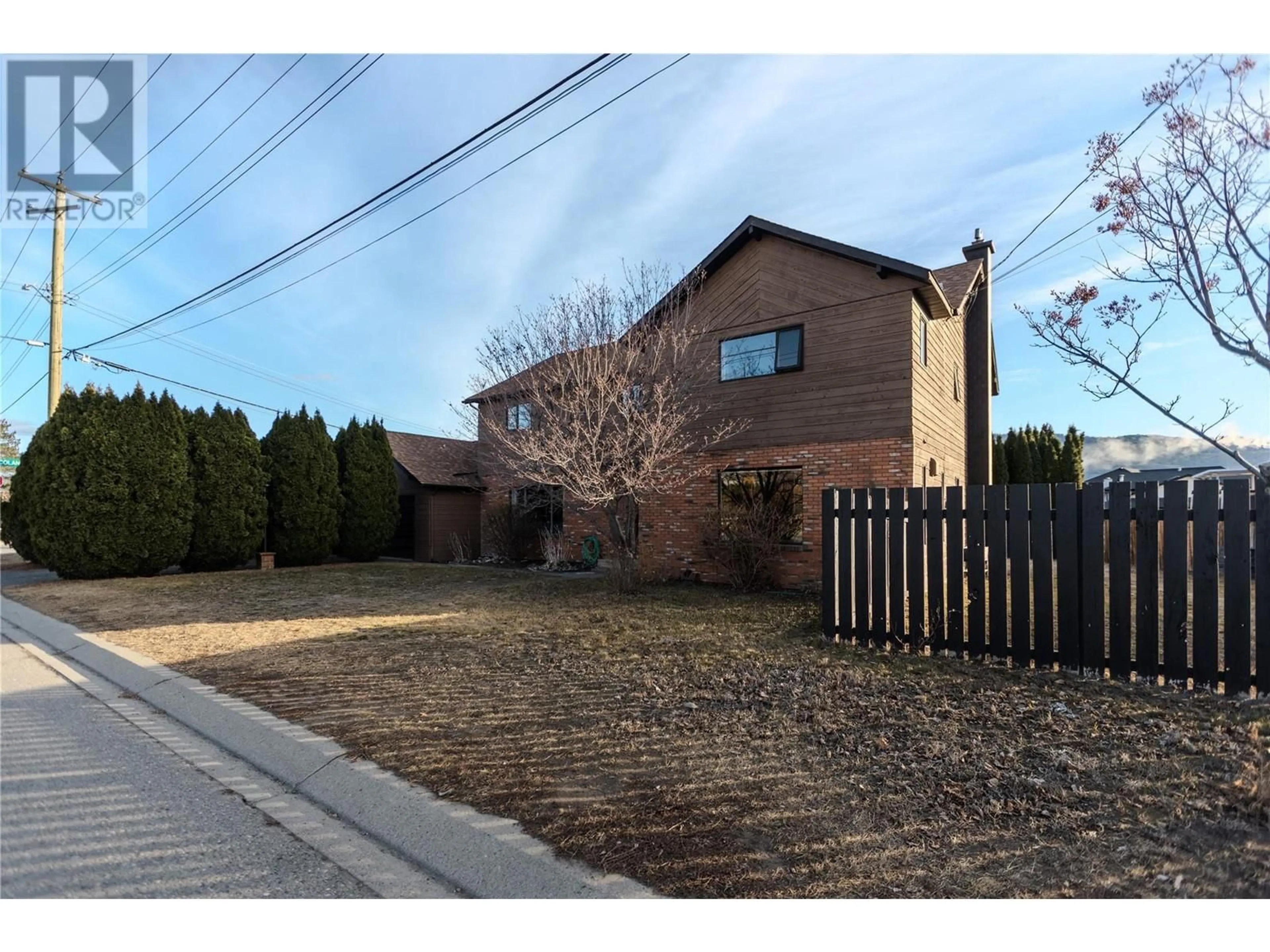 A pic from outside/outdoor area/front of a property/back of a property/a pic from drone, street for 1515 LETHBRIDGE AVENUE, Kamloops British Columbia V2B8G5