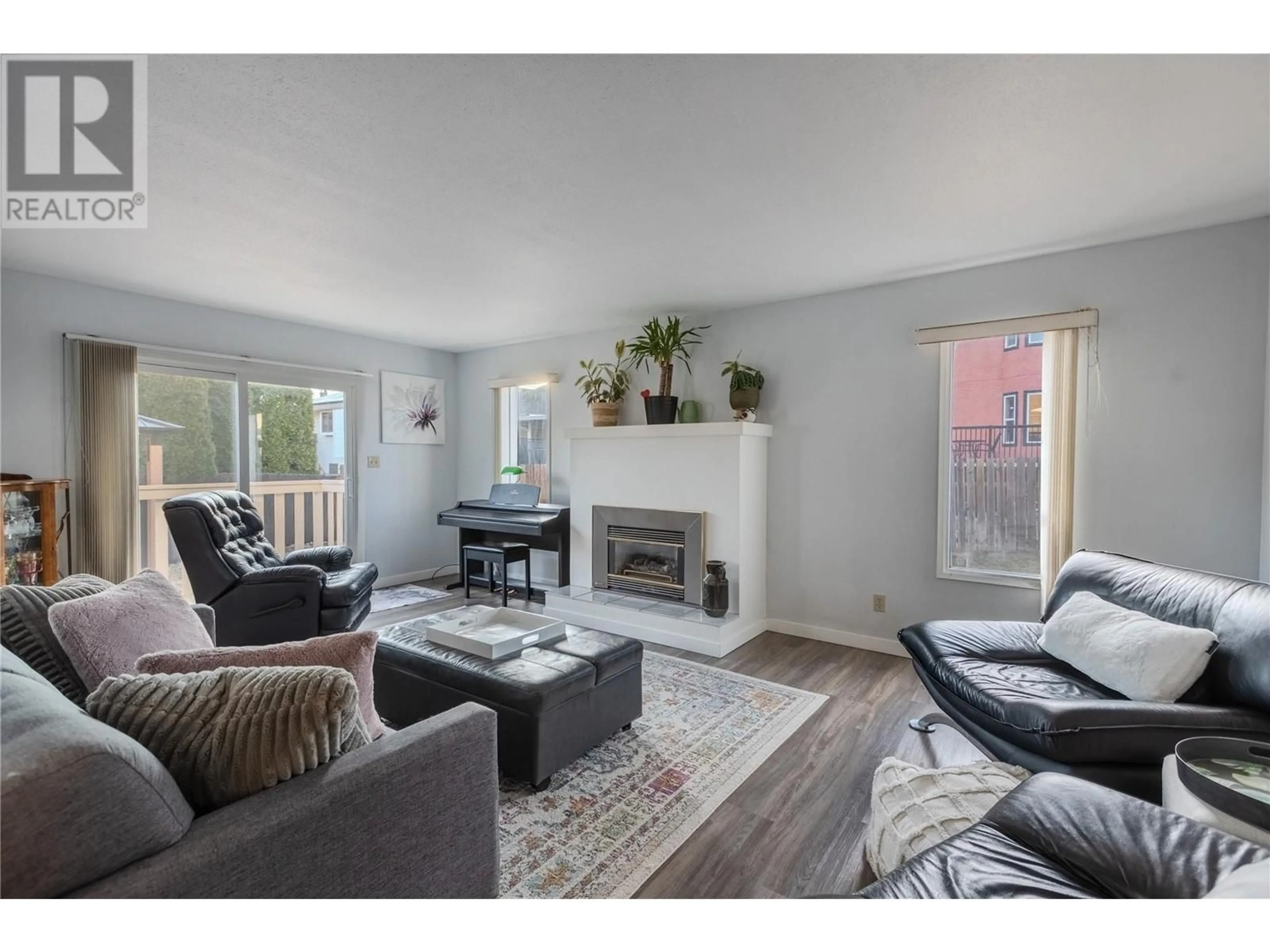 Living room with furniture, unknown for 1515 LETHBRIDGE AVENUE, Kamloops British Columbia V2B8G5