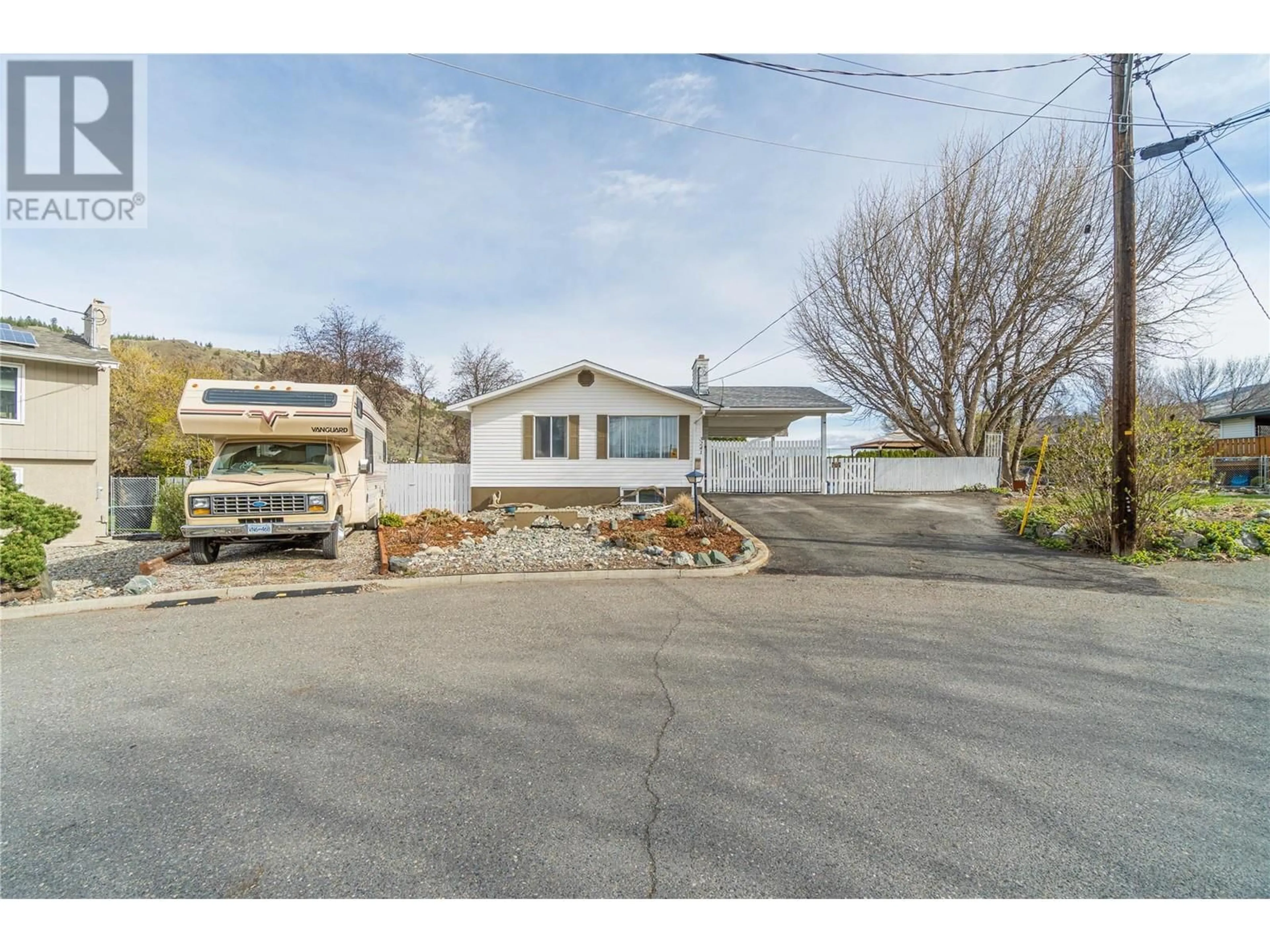 A pic from outside/outdoor area/front of a property/back of a property/a pic from drone, street for 3241 GLENDON DRIVE, Kamloops British Columbia V2B7J9