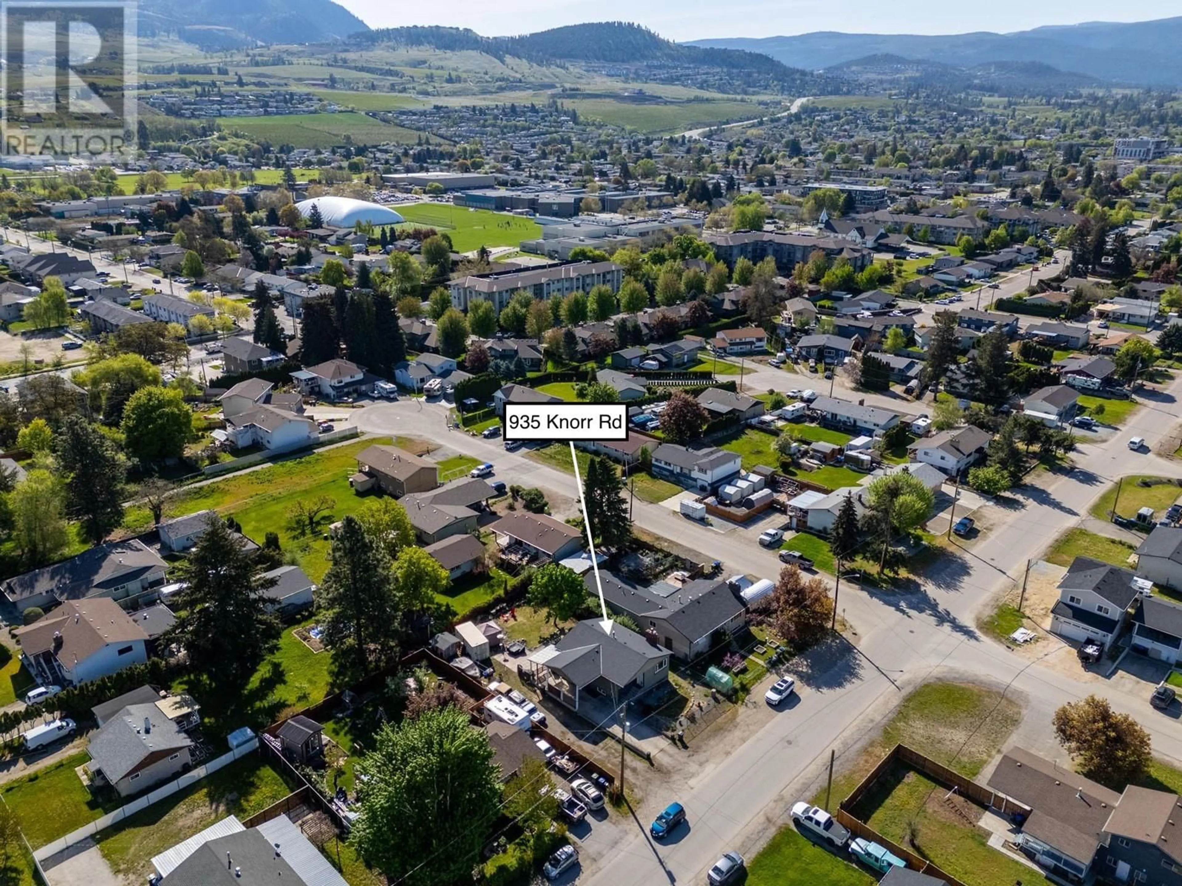 A pic from outside/outdoor area/front of a property/back of a property/a pic from drone, mountain view for 935 KNORR ROAD, Kelowna British Columbia V1X3G9