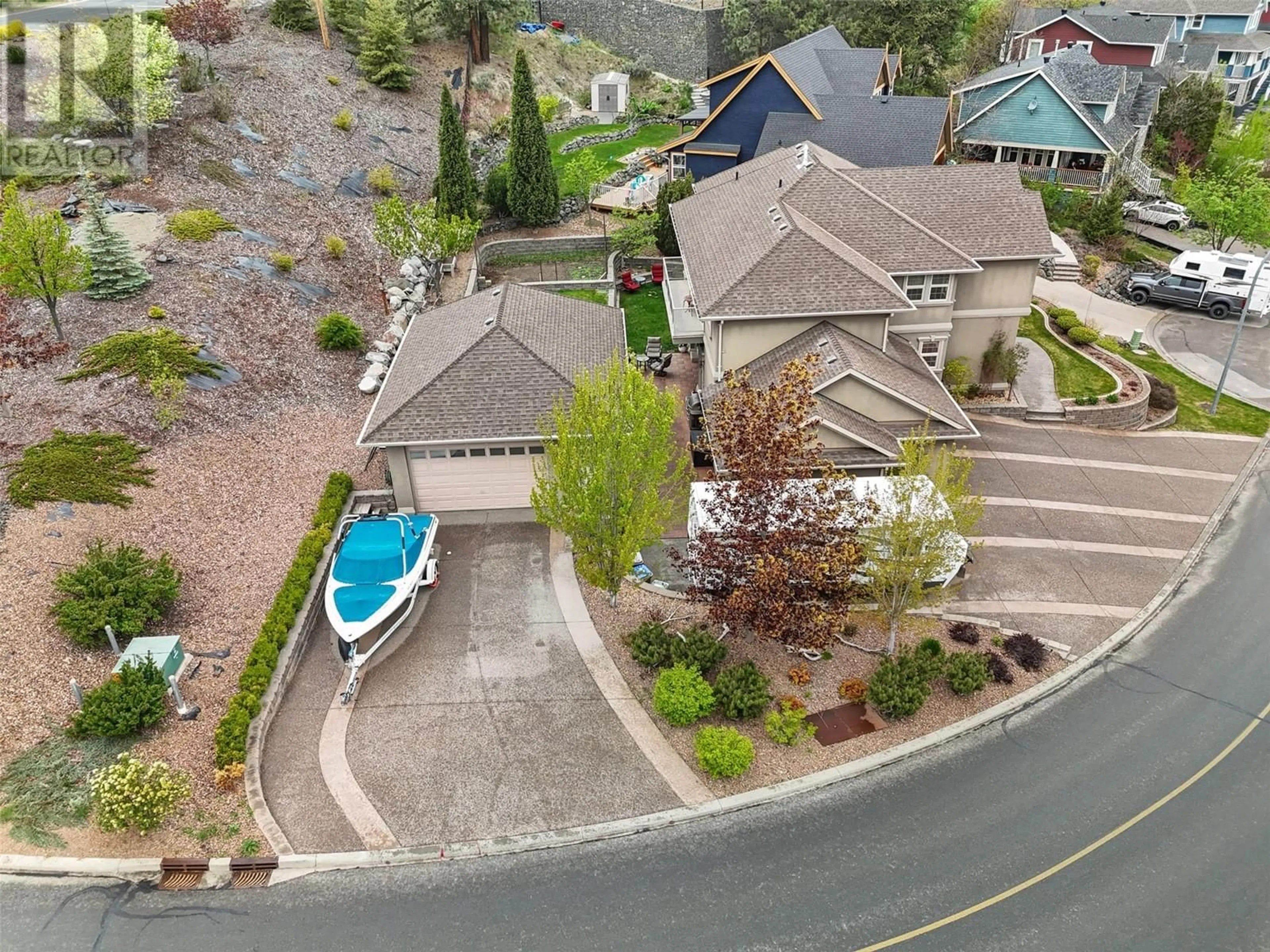 A pic from outside/outdoor area/front of a property/back of a property/a pic from drone, street for 456 AZURE PLACE, Kamloops British Columbia V2E2R1