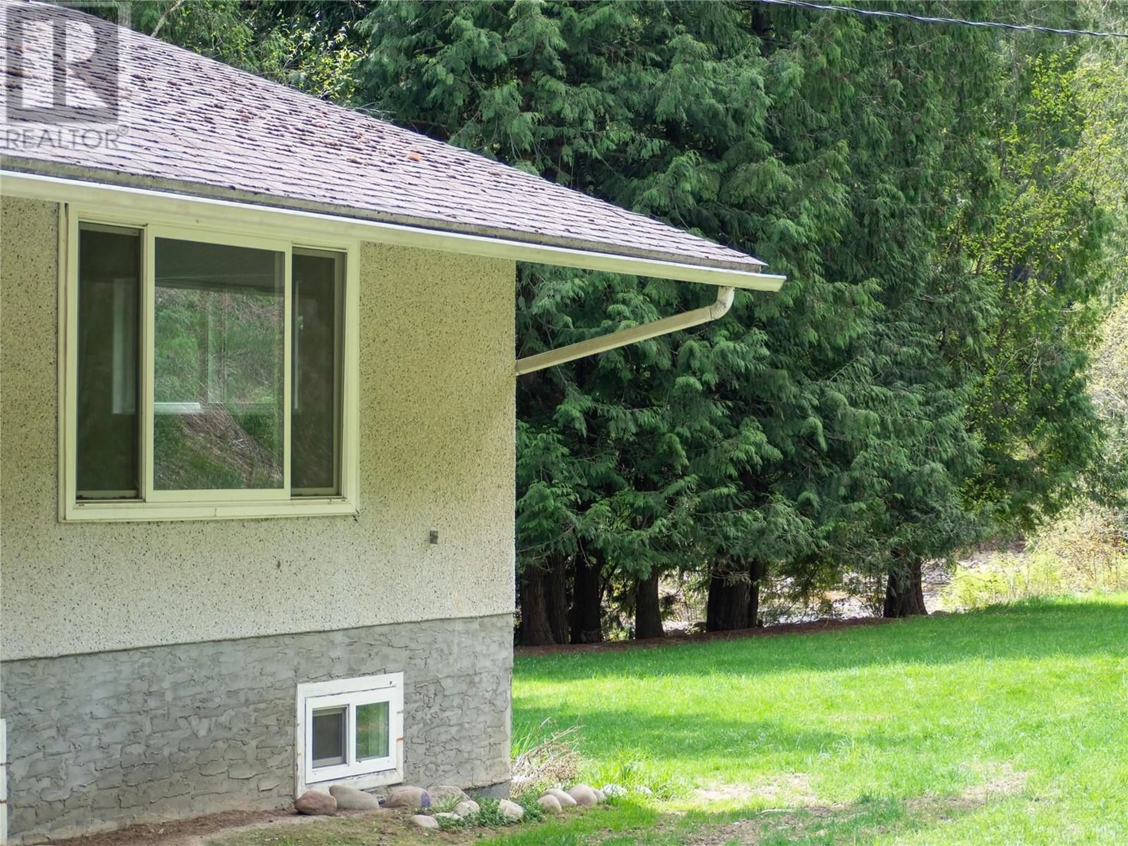 Home with vinyl exterior material, unknown for 1486 PASS CREEK ROAD, Castlegar British Columbia V1N4S2