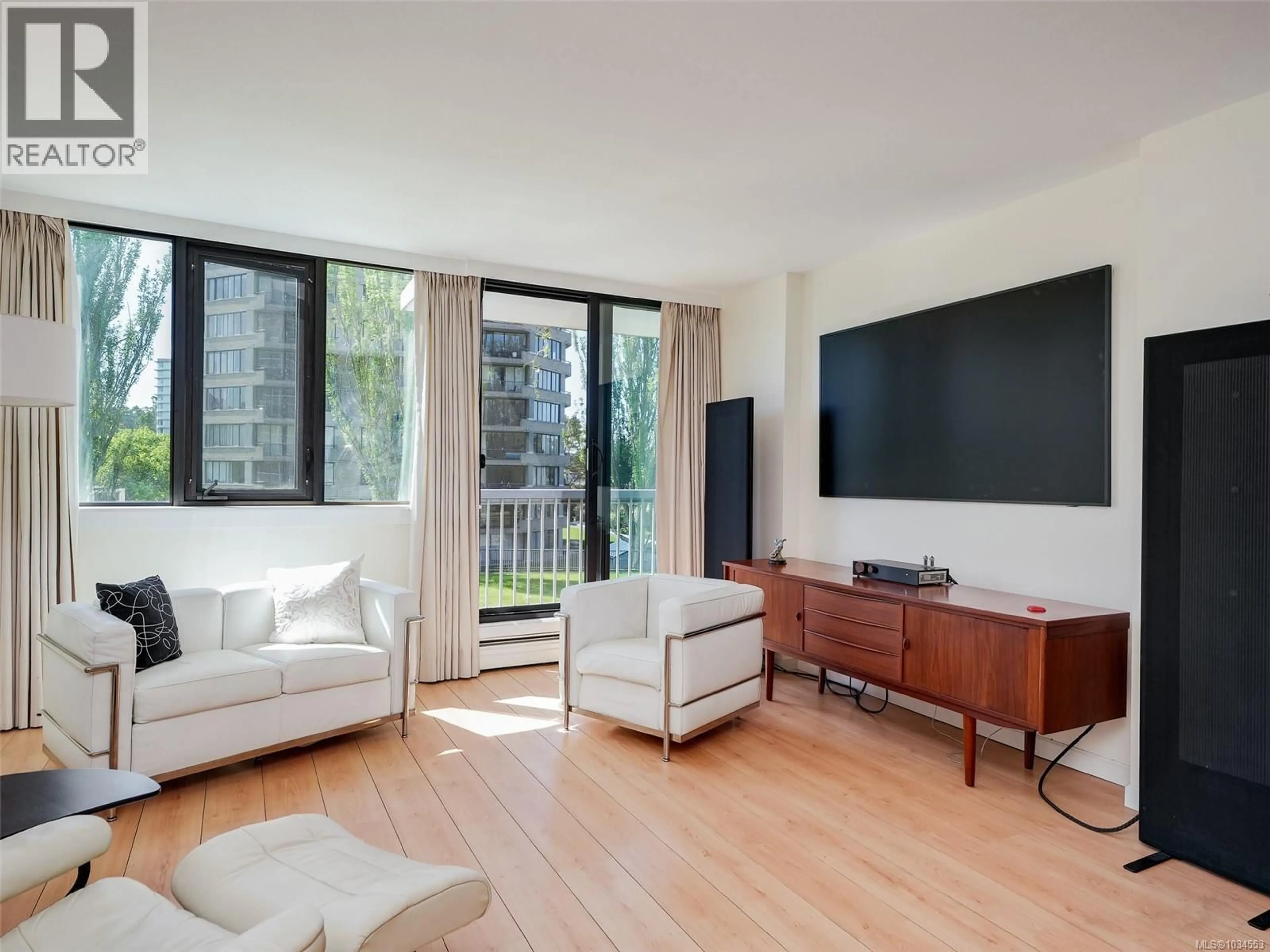 Living room with furniture, wood/laminate floor for 309 - 647 MICHIGAN STREET, Victoria British Columbia V8V1S9