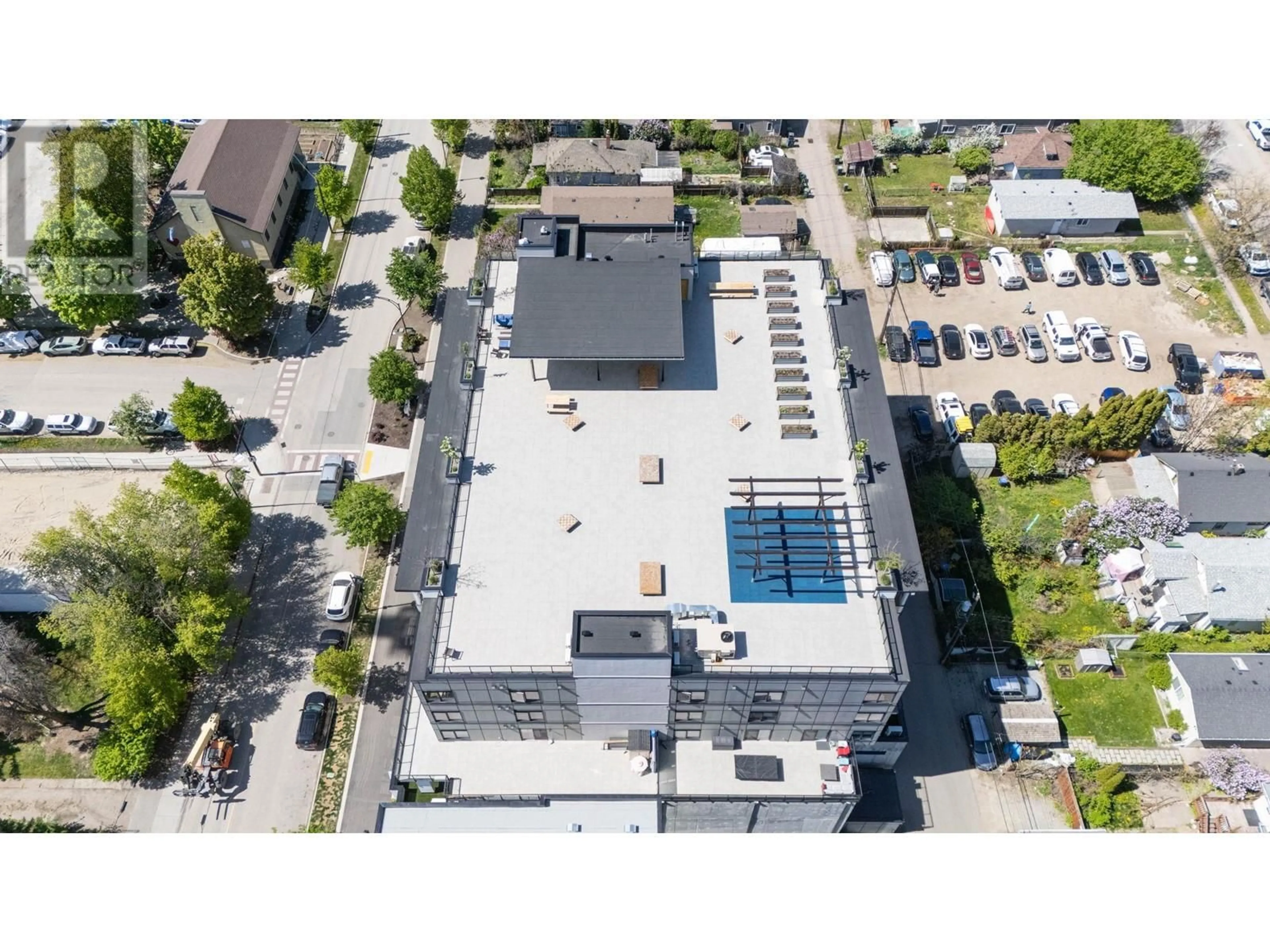 A pic from outside/outdoor area/front of a property/back of a property/a pic from drone, building for 604 - 604 CAWSTON AVENUE, Kelowna British Columbia V1Y6Z4