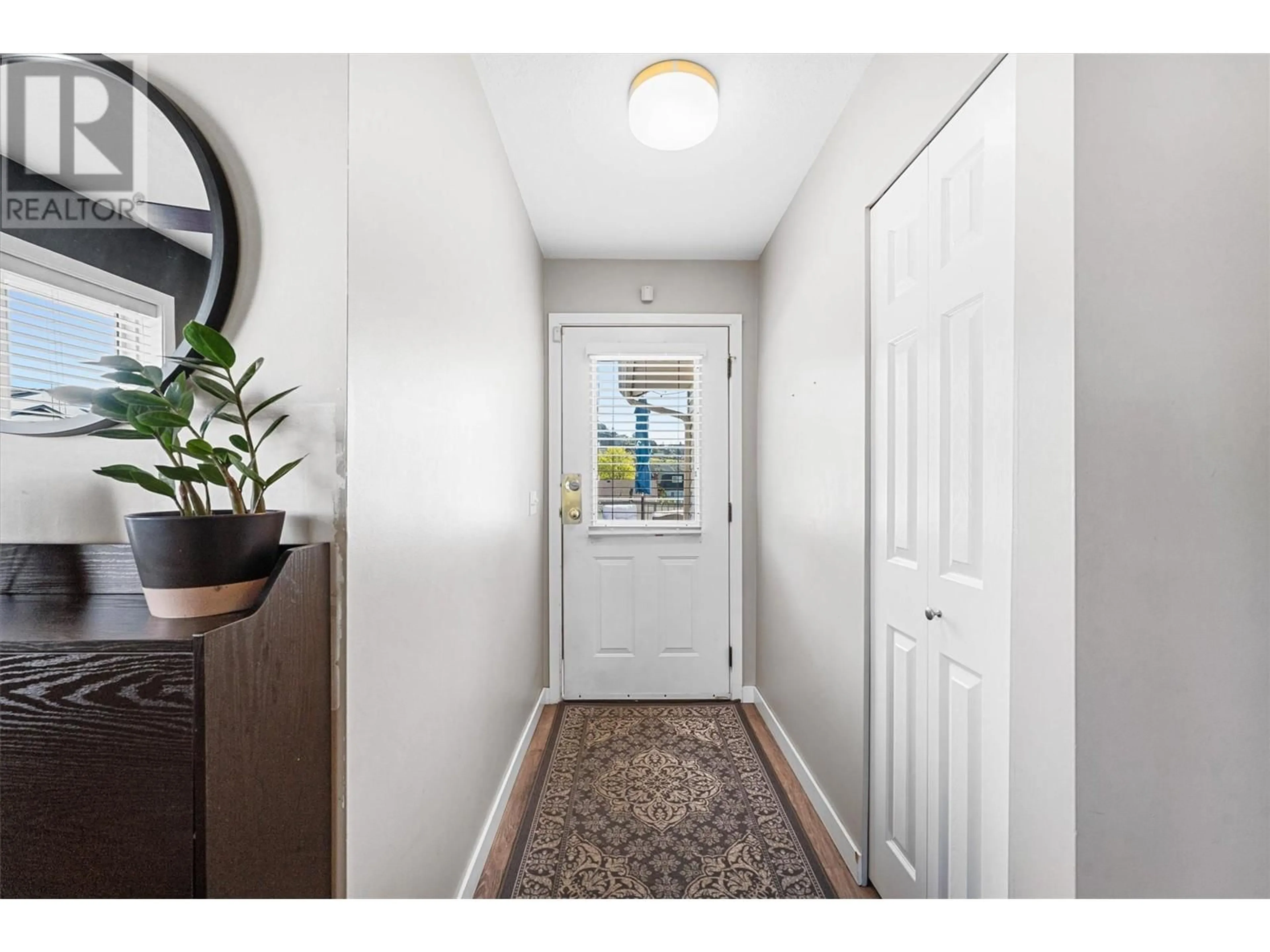 Indoor entryway for 859 RICHTER STREET, Kelowna British Columbia V1Y2J9