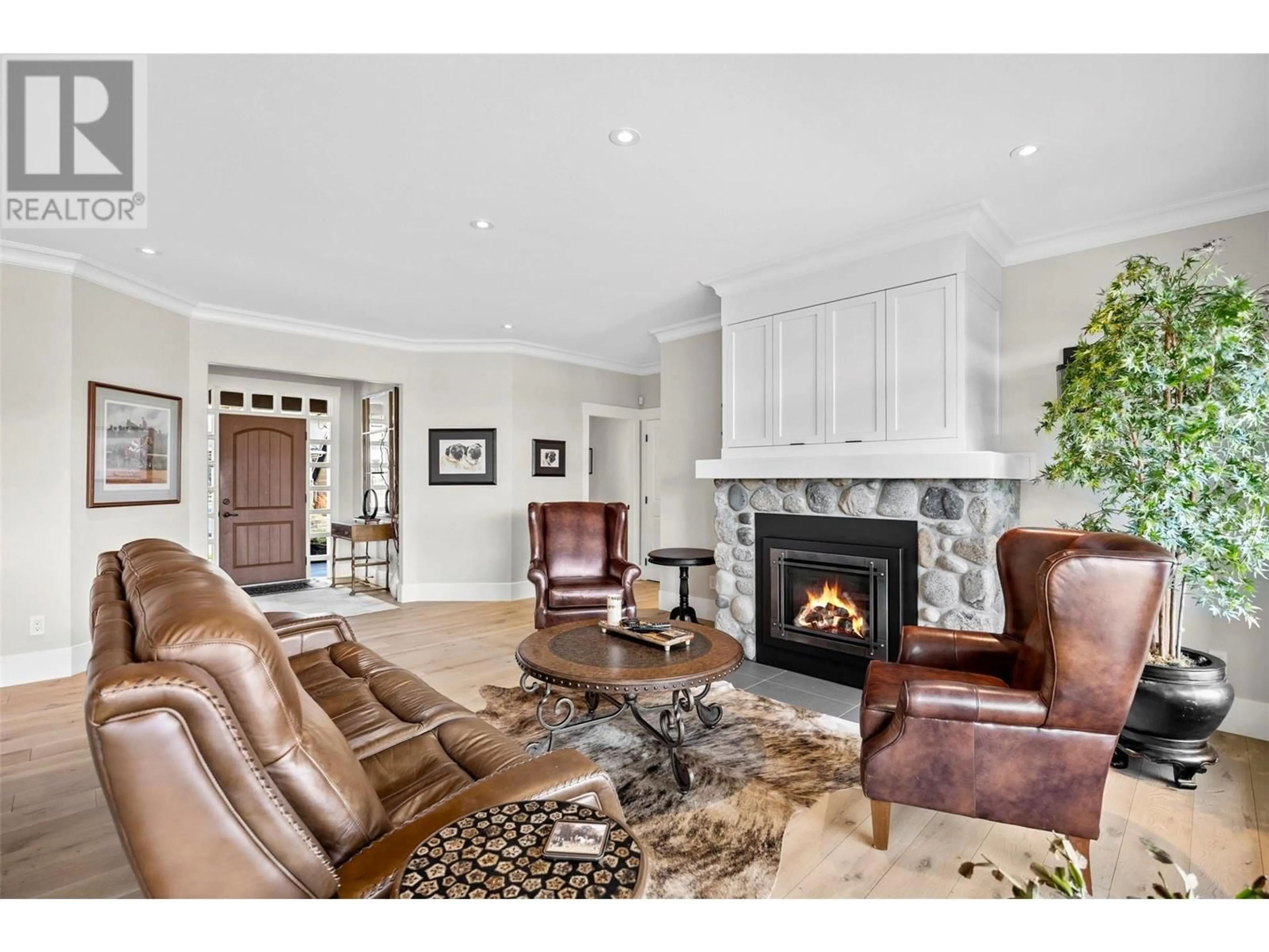 Living room with furniture, unknown for 314 MARIPOSA COURT, Kamloops British Columbia V2H1R3