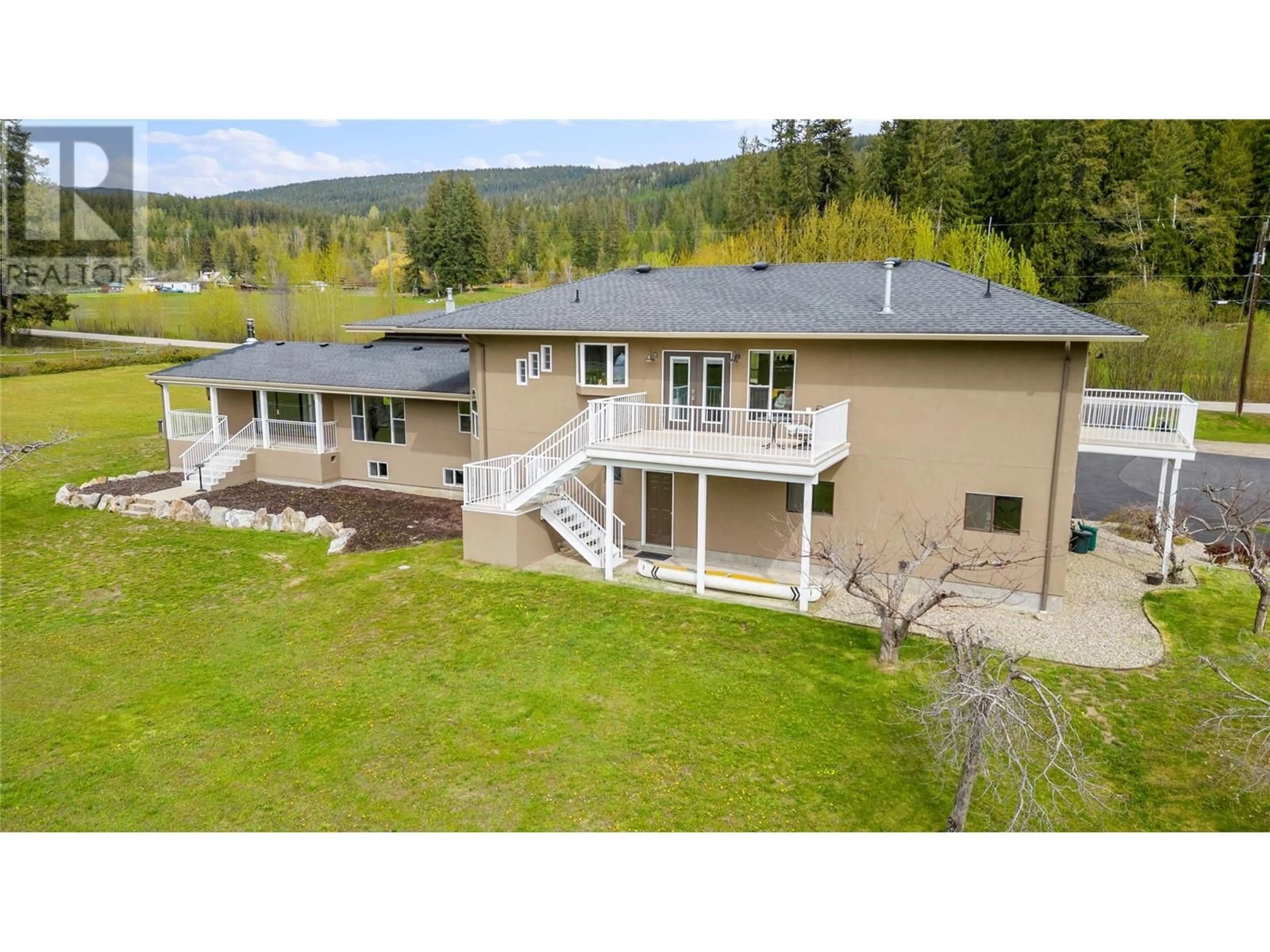 A pic from outside/outdoor area/front of a property/back of a property/a pic from drone, unknown for 1851 70 STREET SOUTHEAST, Salmon Arm British Columbia V1E1X4