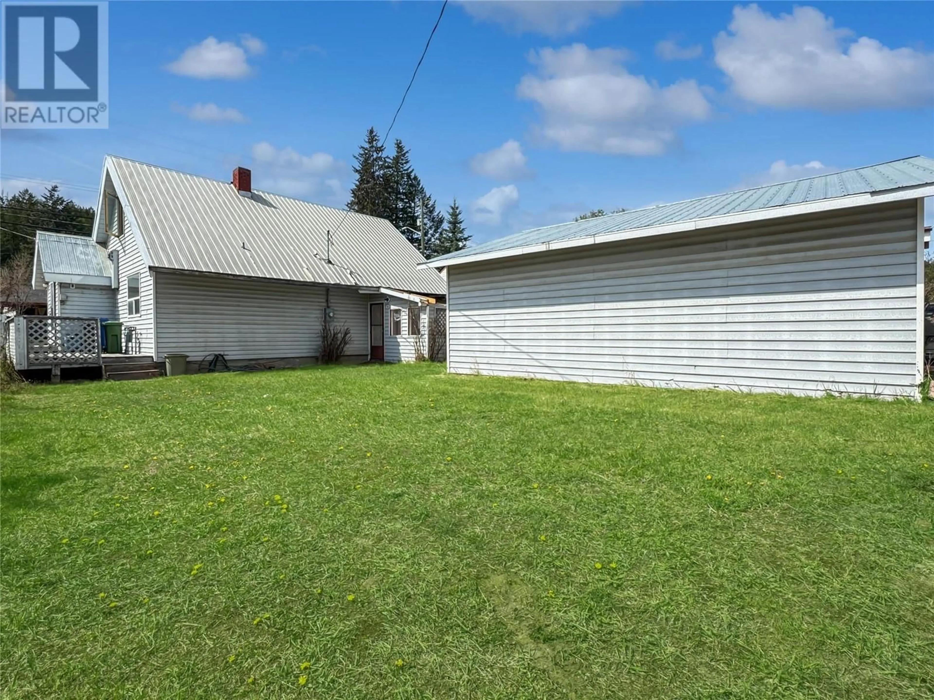 A pic from outside/outdoor area/front of a property/back of a property/a pic from drone, unknown for 2190 WARREN AVENUE, Kimberley British Columbia V1A1S7